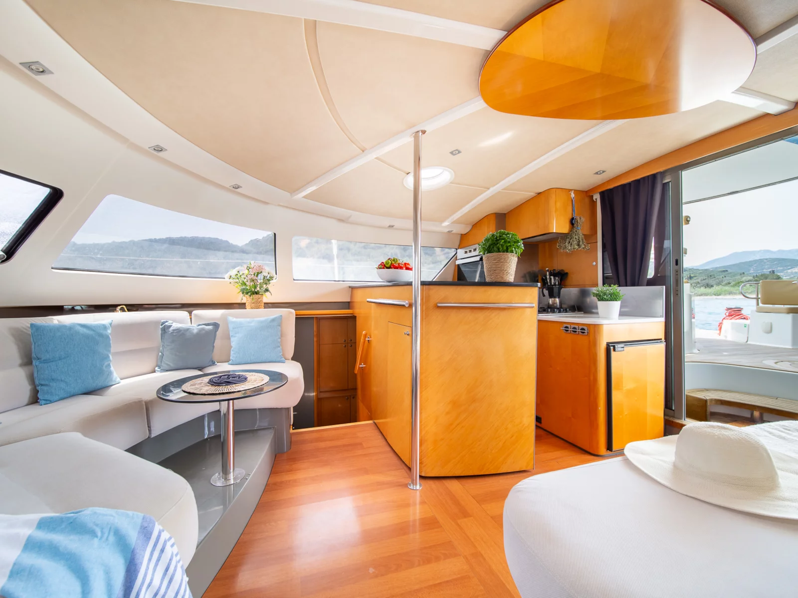 Eleuthera 60 (ZORBA CAT) Interior image - 5