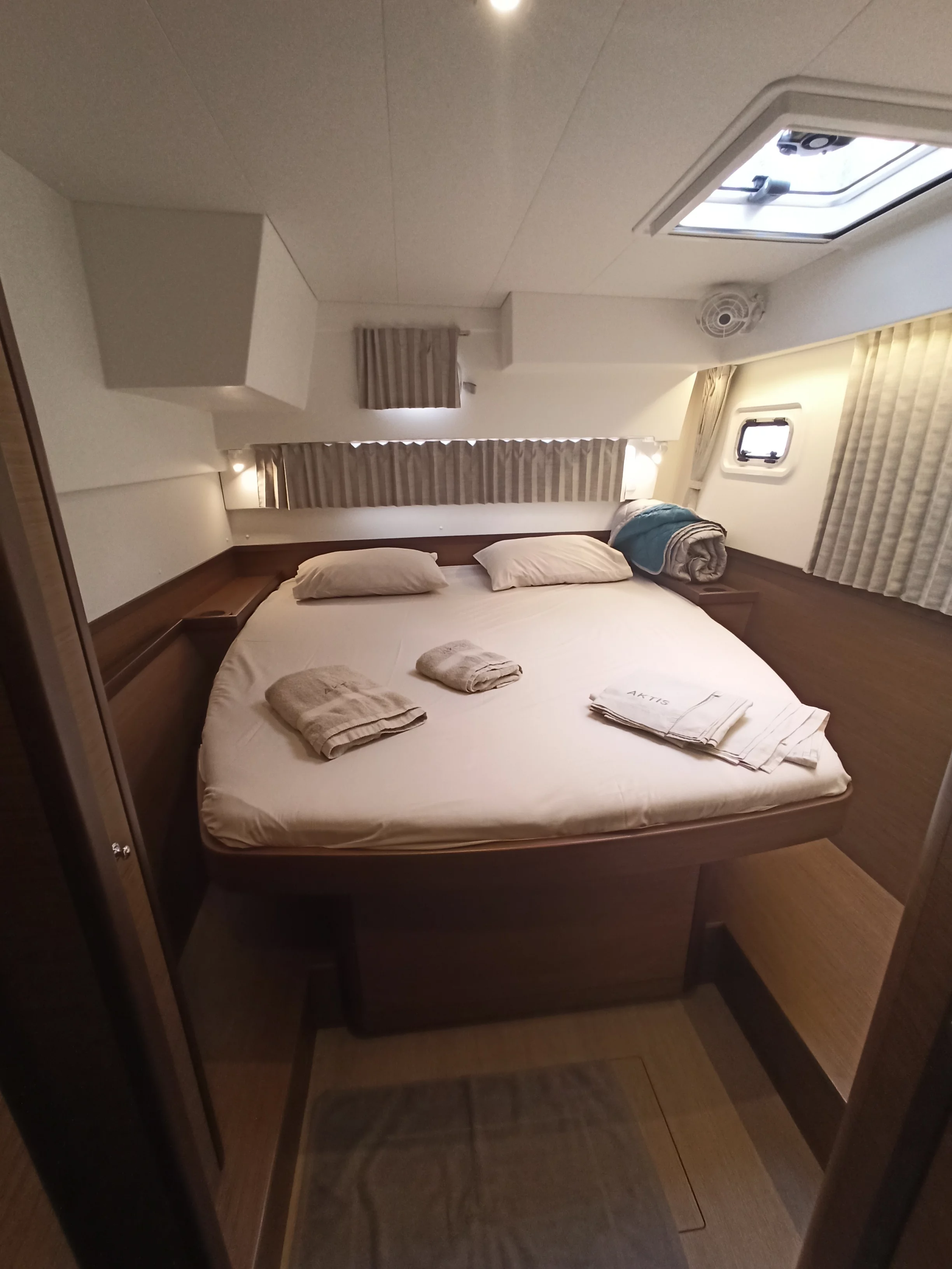 Lagoon 42 (AKTIS (air condition, , watermaker))  - 15