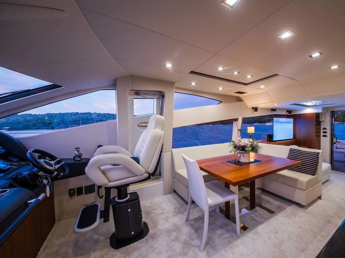 Sunseeker Manhattan 63 (2 Drunk) Interior image - 8