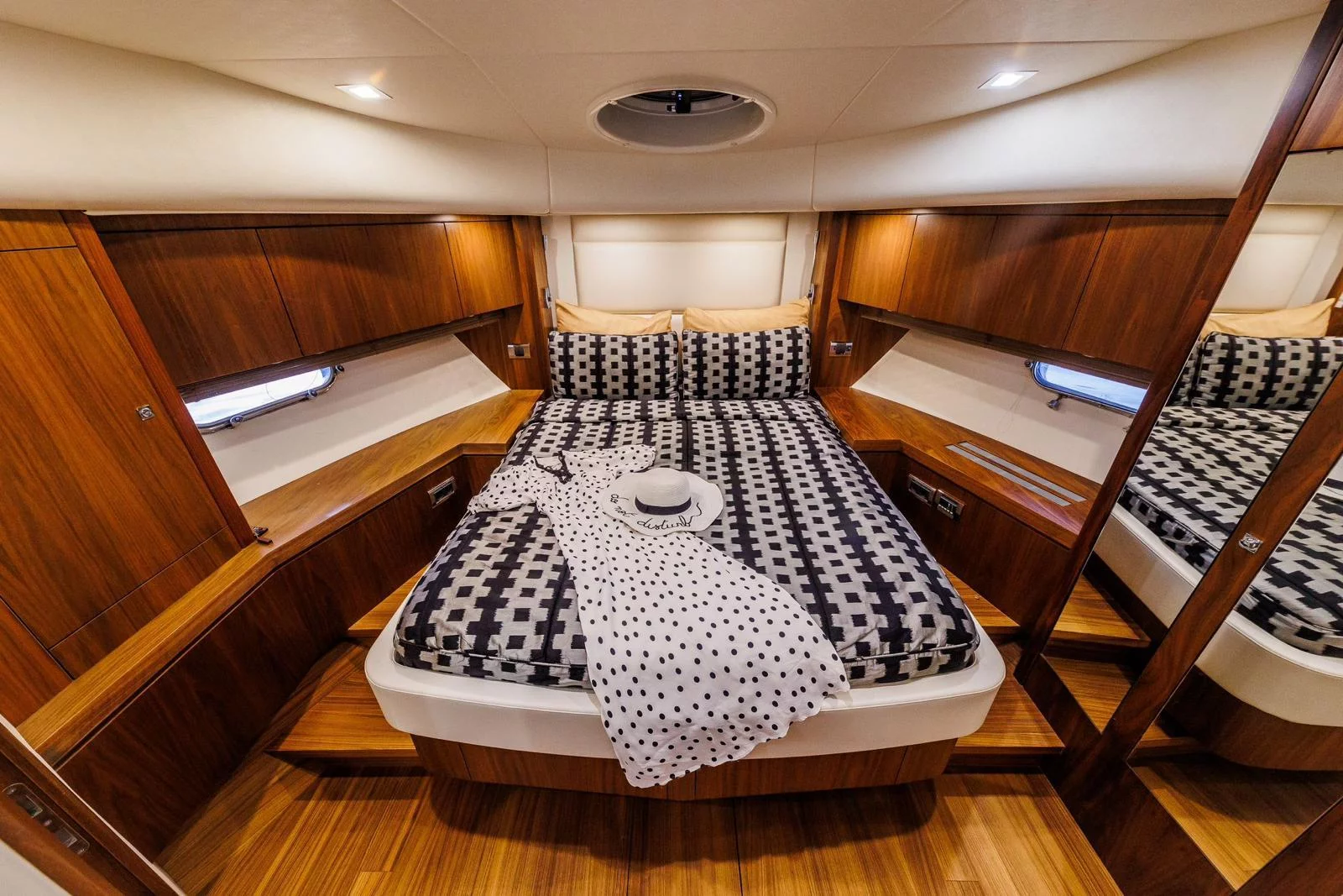 Sunseeker Manhattan 63 (2 Drunk)  - 7