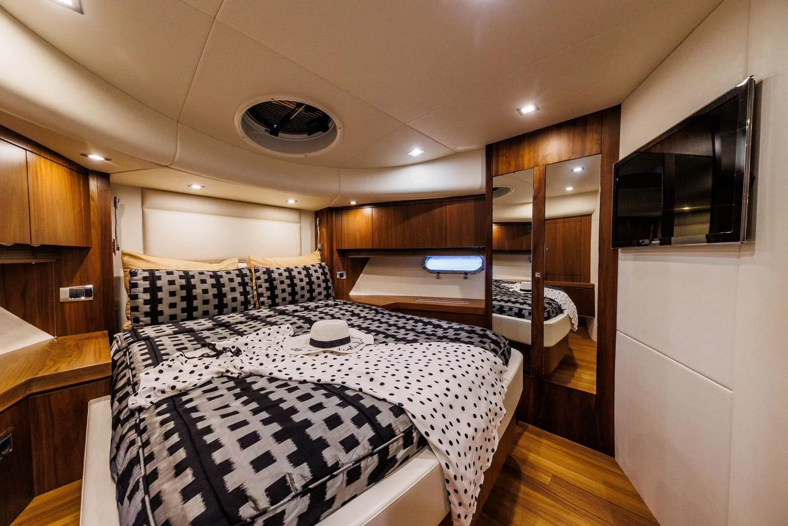 Sunseeker Manhattan 63 (2 Drunk)  - 4