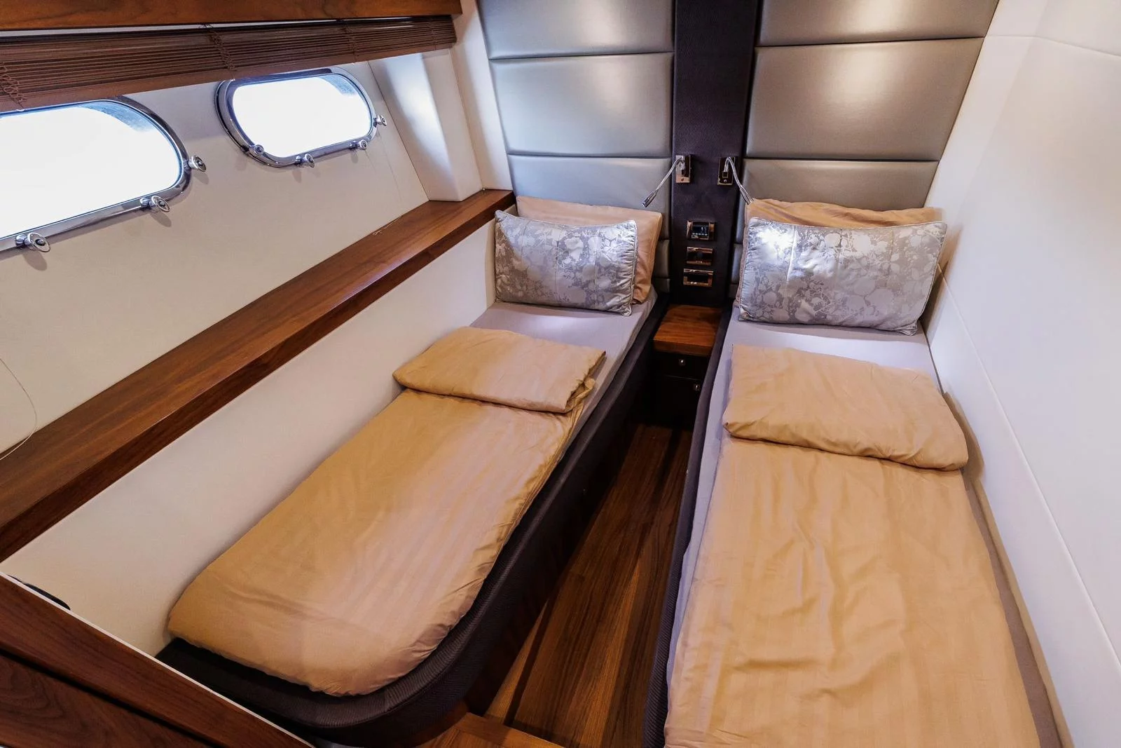 Sunseeker Manhattan 63 (2 Drunk)  - 10