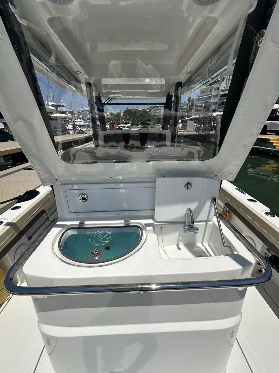 Aquila 28 (SeaRunner)  - 12