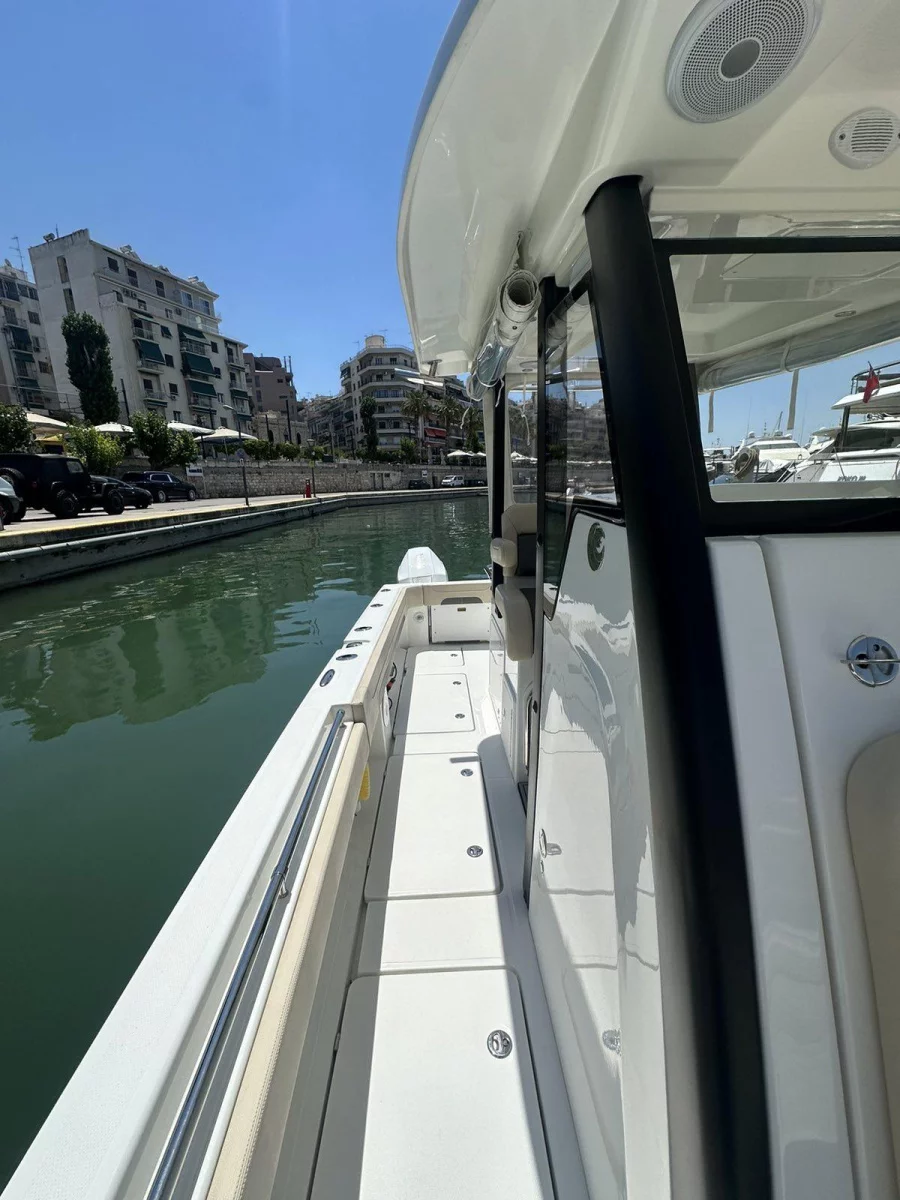 Aquila 28 (SeaRunner)  - 18