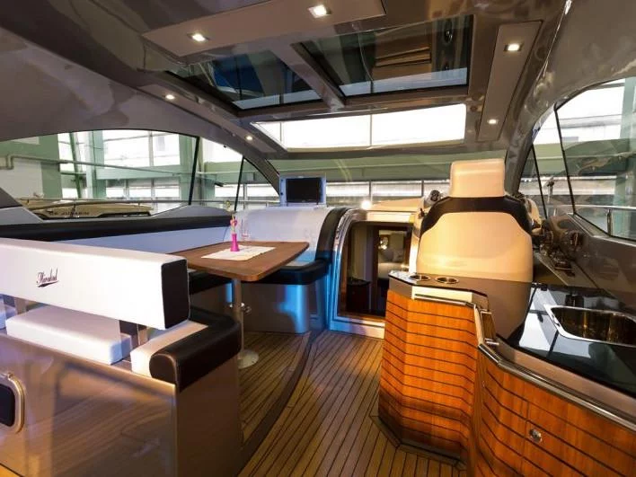 Mirakul 40 - Black (Marta VI) Interior image - 2