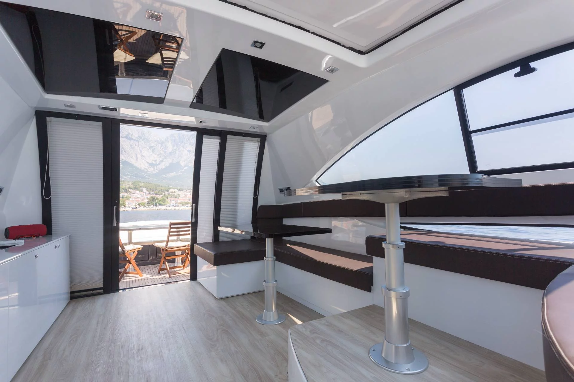 Pearl Sea 56 (Silver Arrow)  - 5