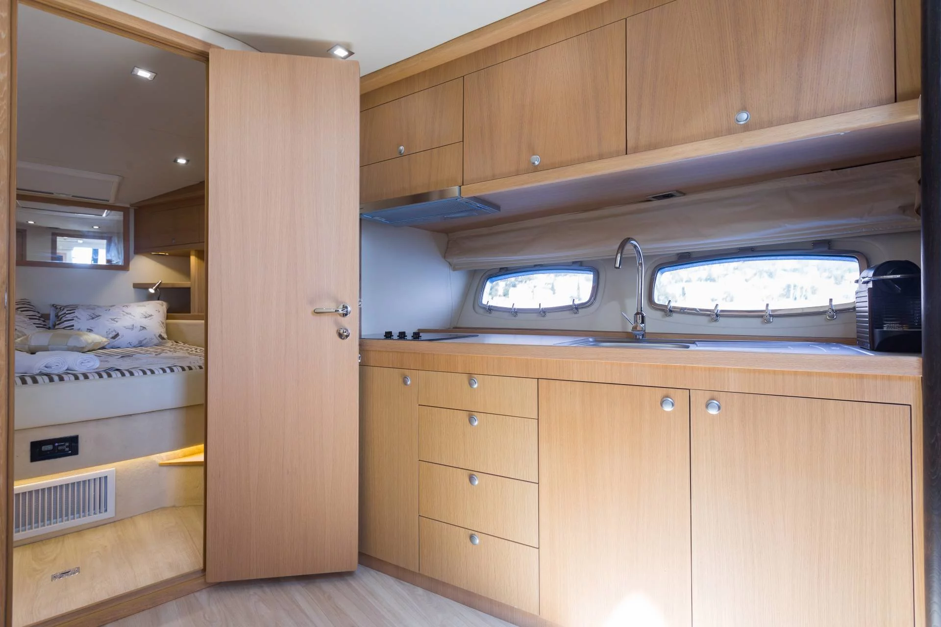 Pearl Sea 56 (Silver Arrow)  - 24