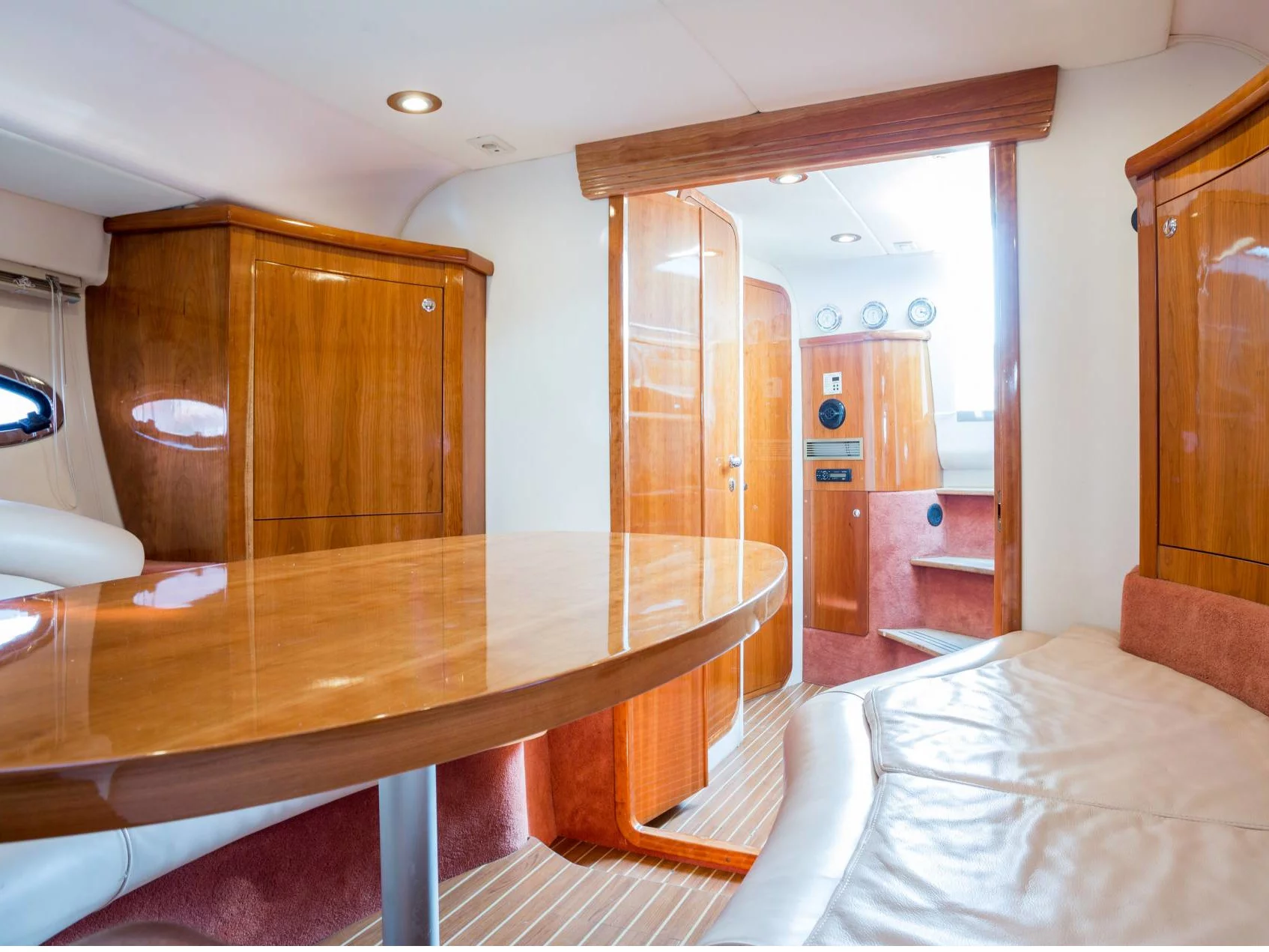 Pearl Sea 33 (Habibi) Interior image - 3