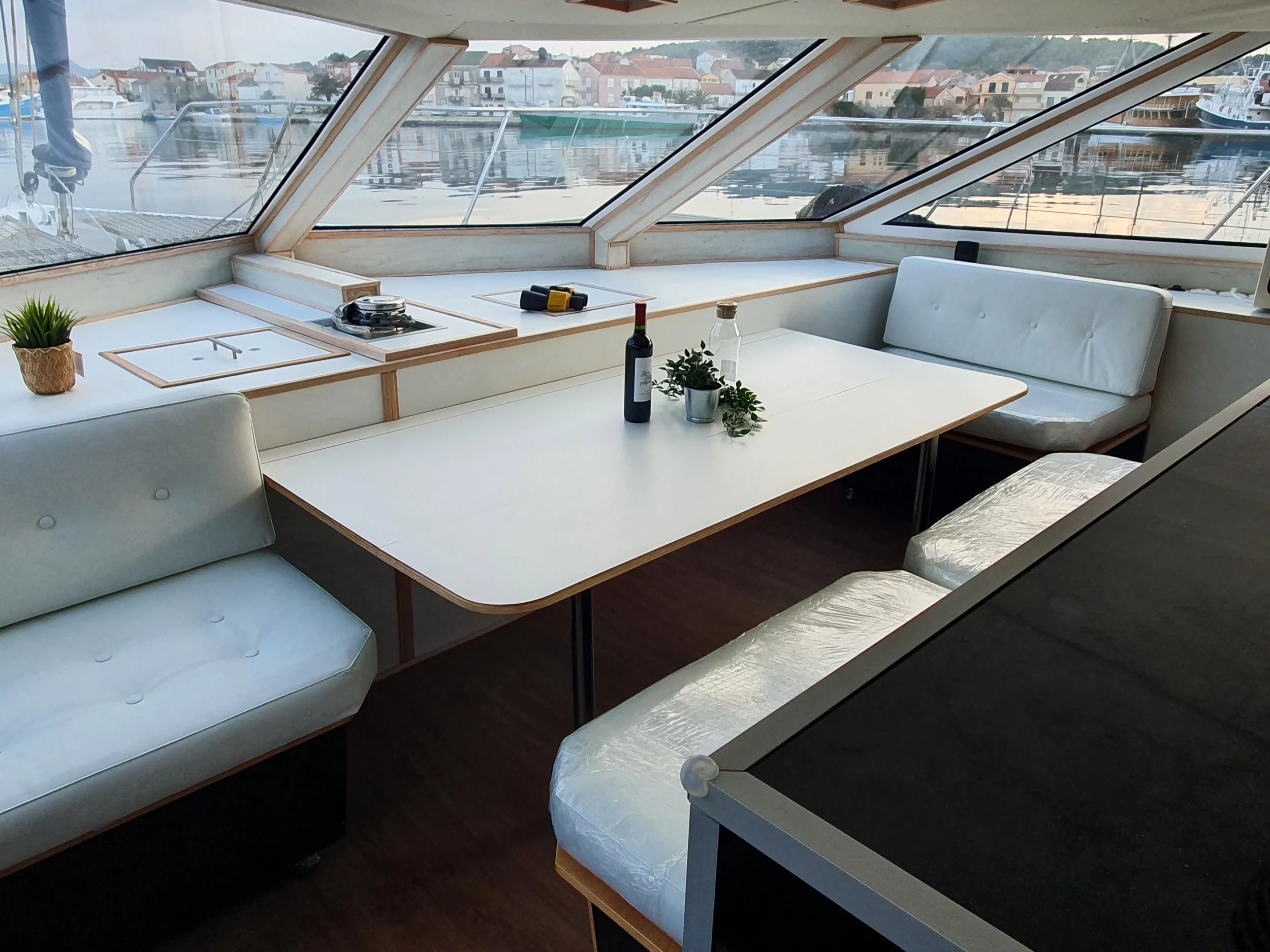 Catamaran (UPWIND) Interior image - 15