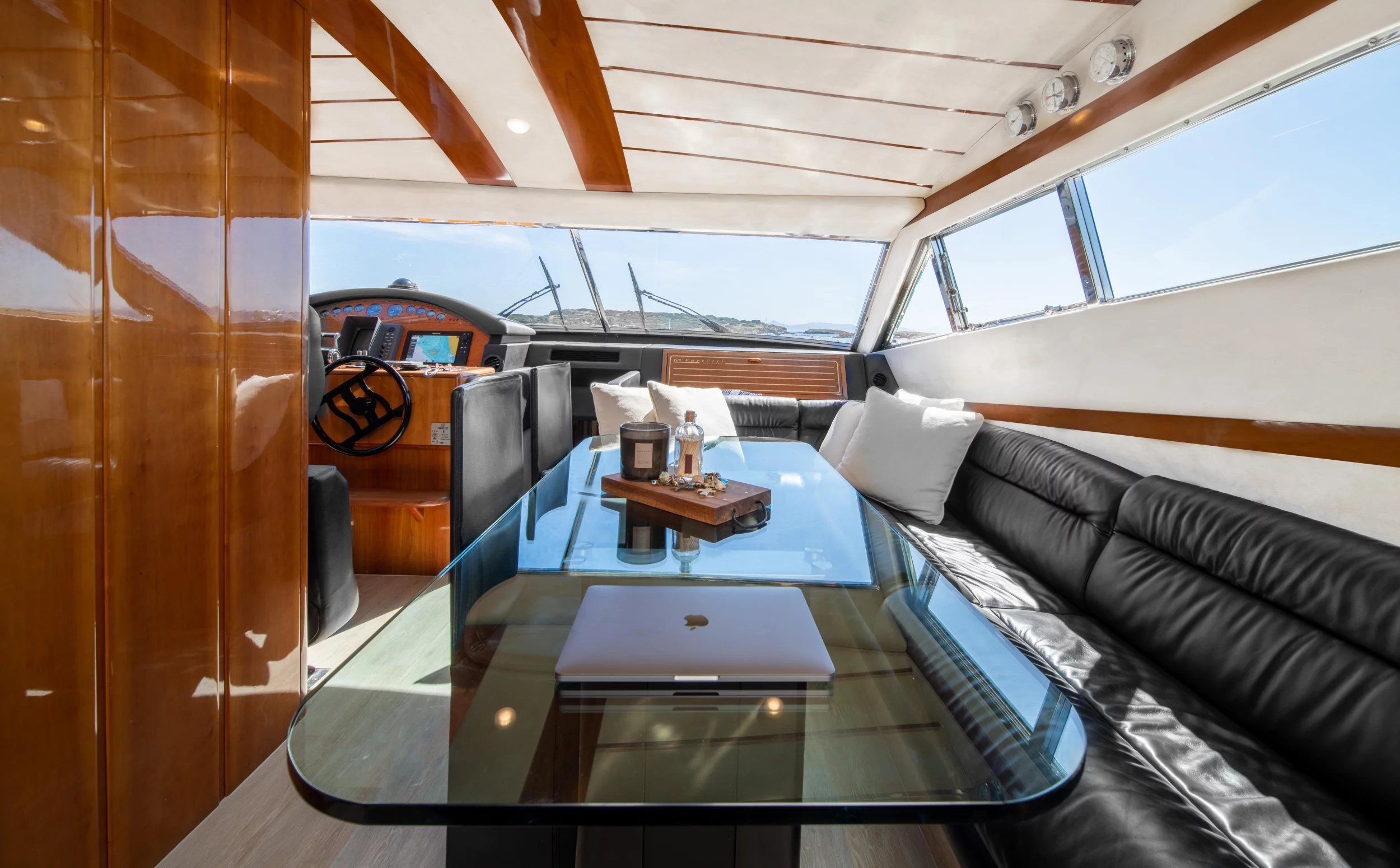 Ferretti 68 (SIMPLY BRILLIANT)  - 4