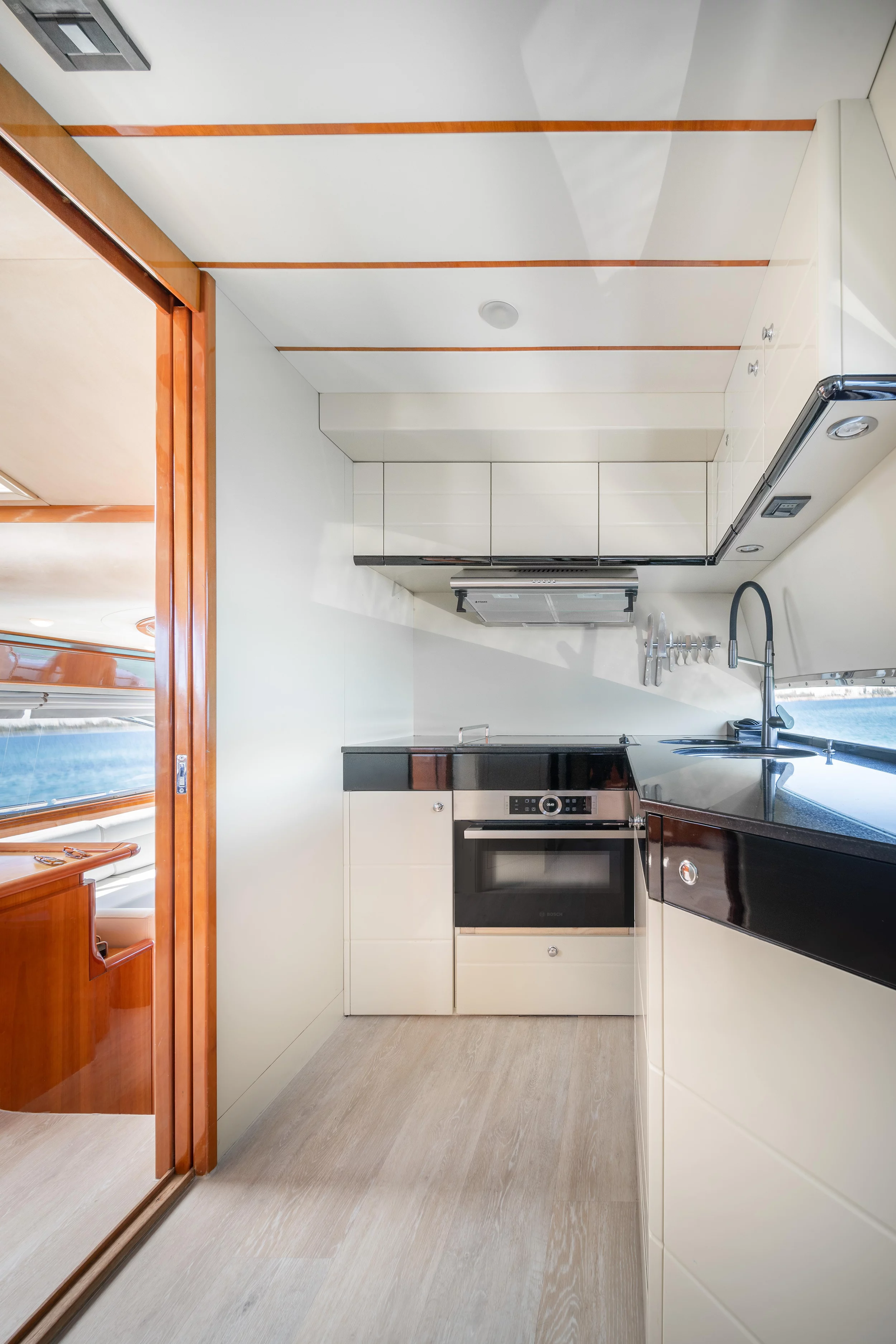 Ferretti 68 (SIMPLY BRILLIANT)  - 14
