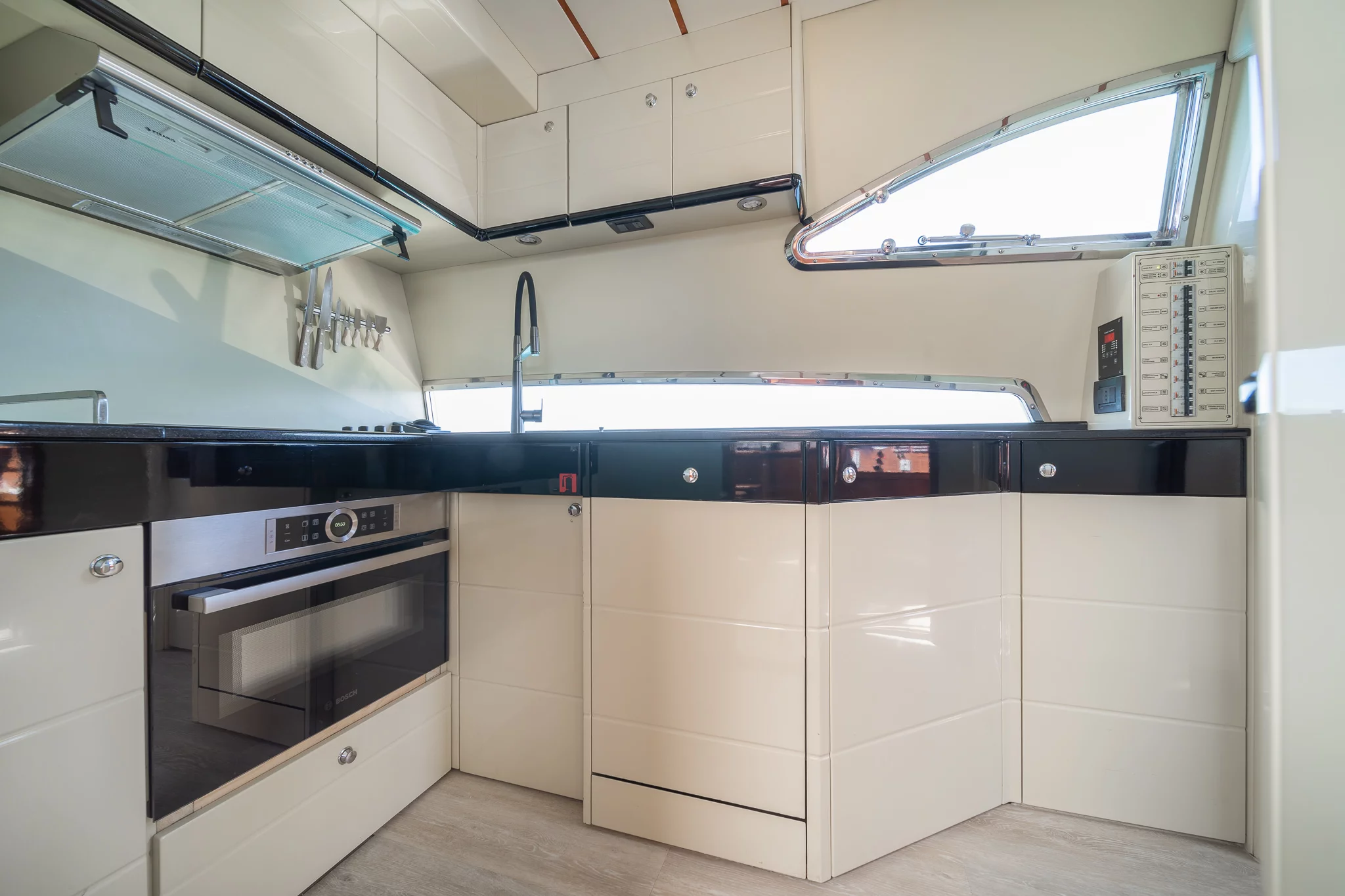 Ferretti 68 (SIMPLY BRILLIANT)  - 27