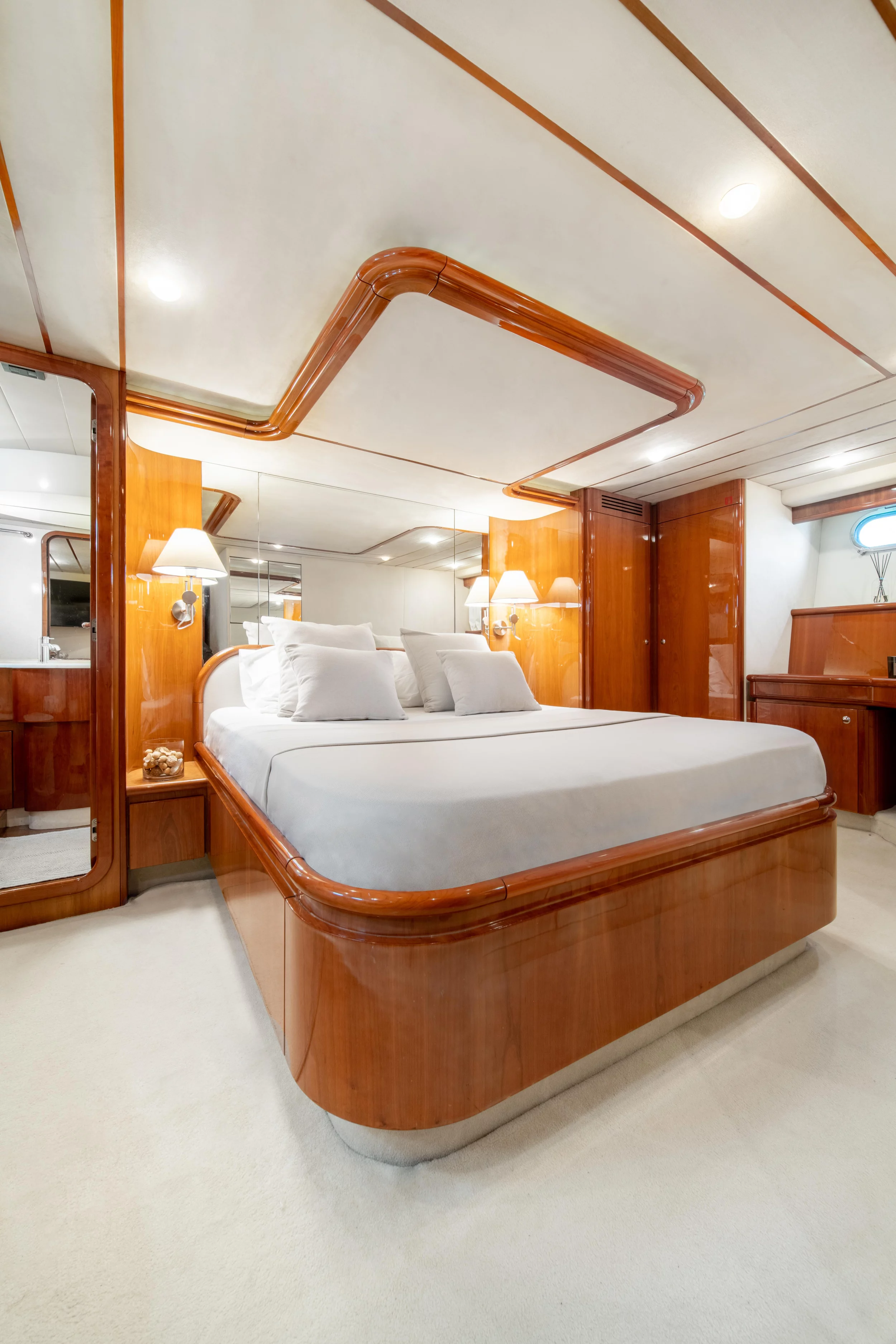 Ferretti 68 (SIMPLY BRILLIANT)  - 28