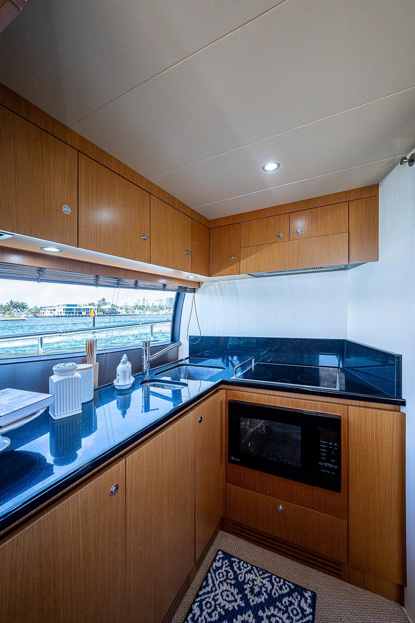 Ferretti 630 (ESCAPE)  - 23