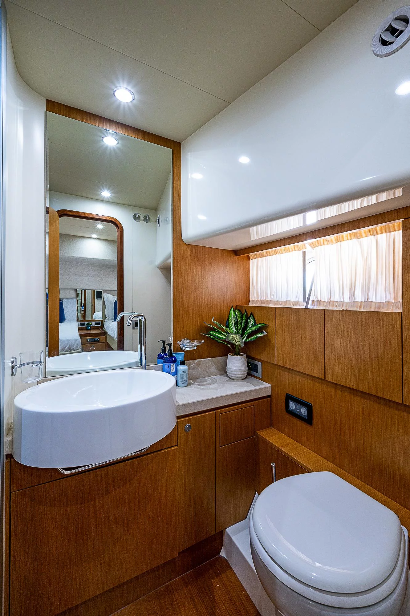 Ferretti 630 (ESCAPE)  - 21