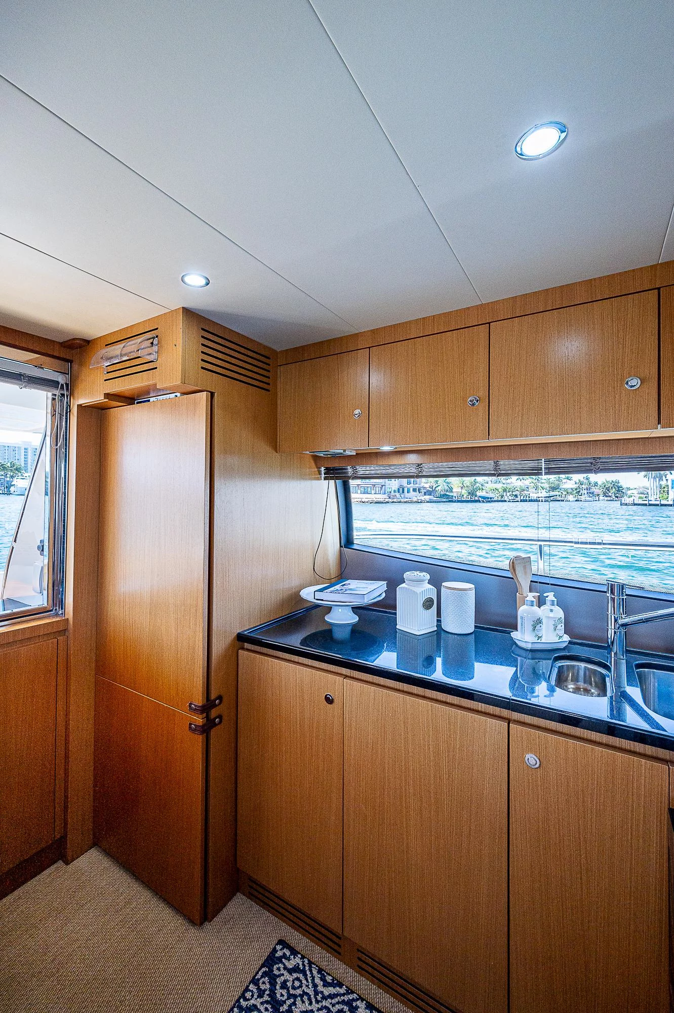 Ferretti 630 (ESCAPE)  - 37