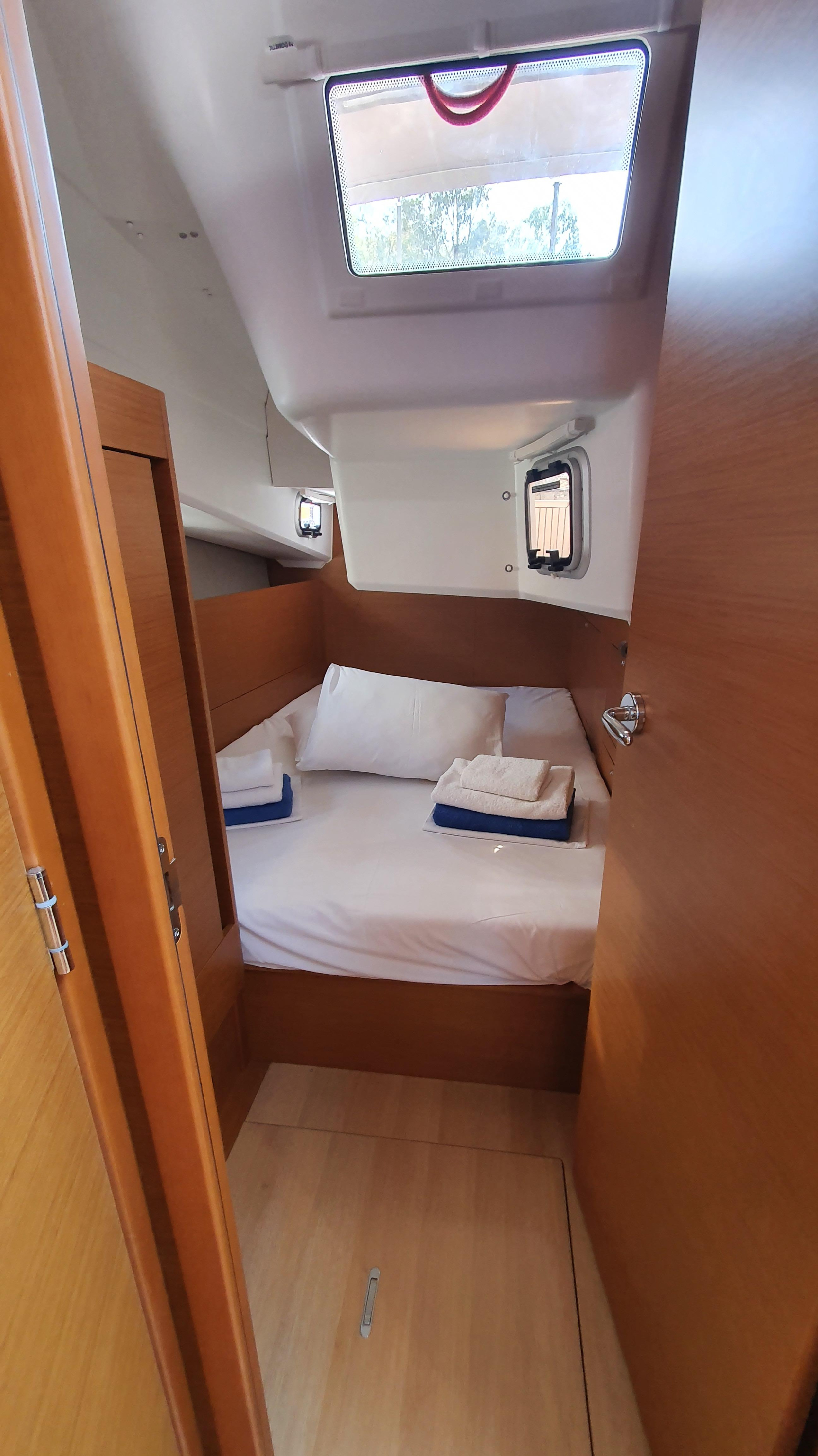 Photo #8 - Sun Odyssey 410 (Kymothoe) in Volos - 17905