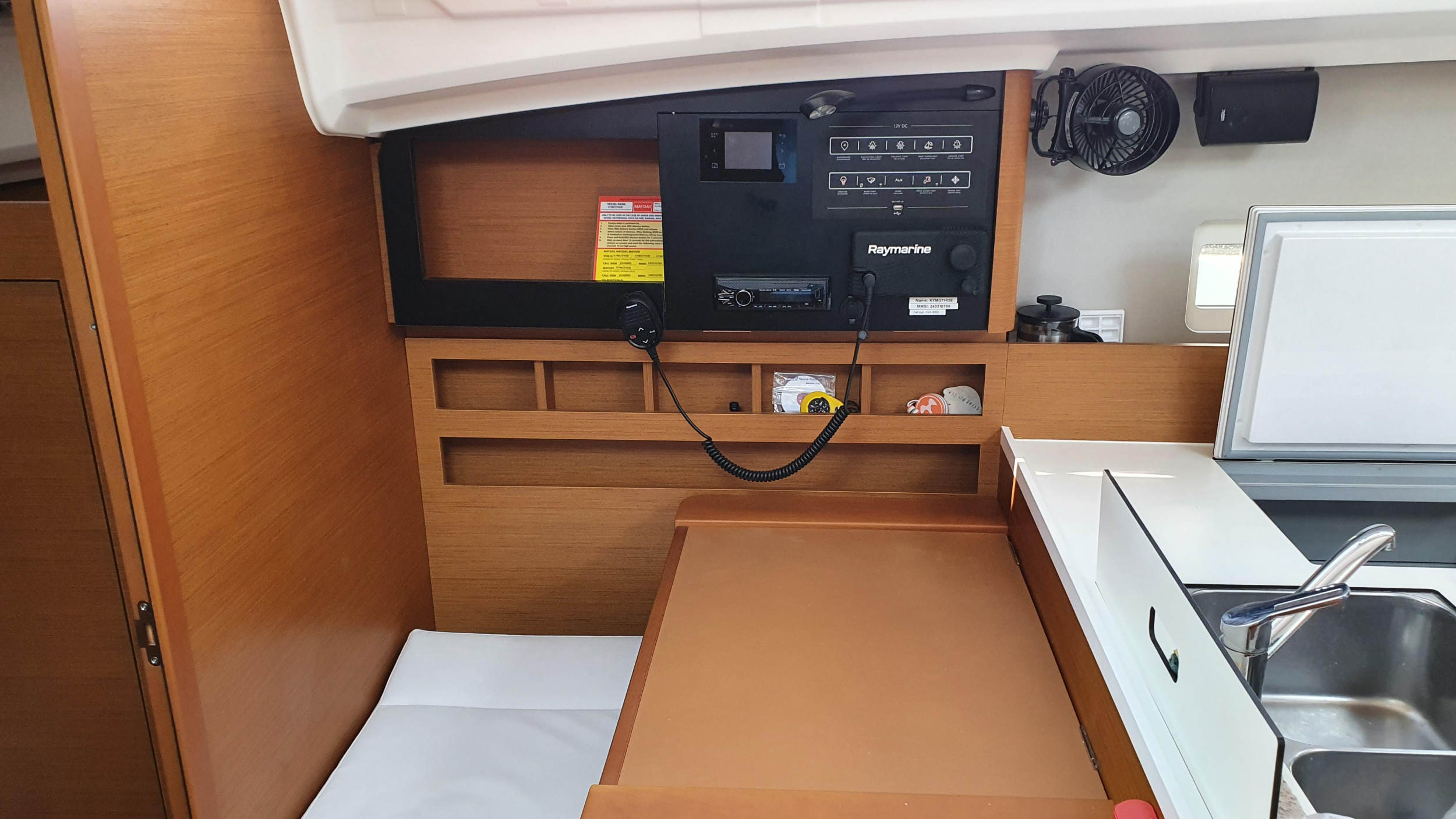 Photo #4 - Sun Odyssey 410 (Kymothoe) in Volos - 17905