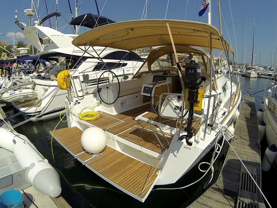 Dufour 382 GL (Major Tom) Dufour 382 - 9