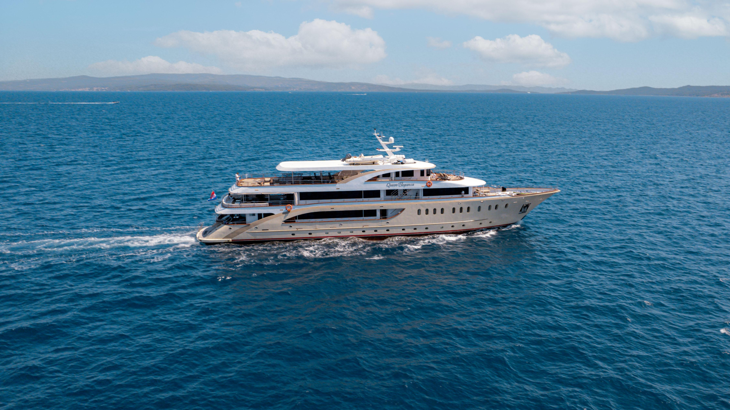 Photo #12 - Motoryacht Queen Eleganza (Queen Eleganza) en Split - 21036