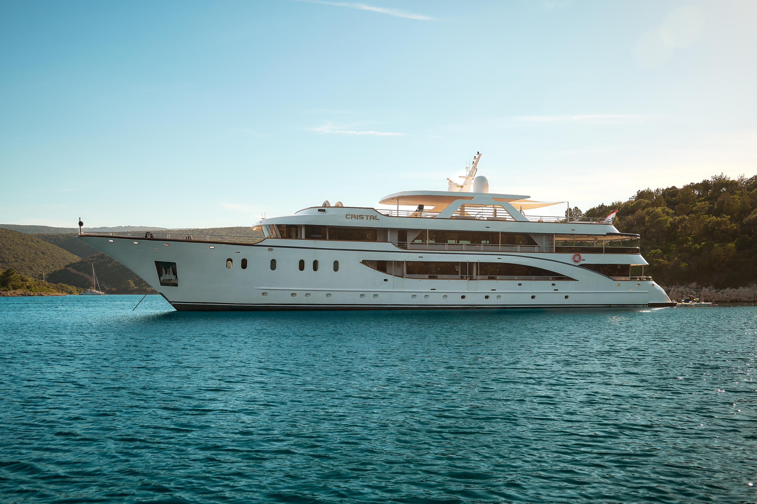 Photo #4 - Motoryacht Cristal (Cristal) in Split - 19911