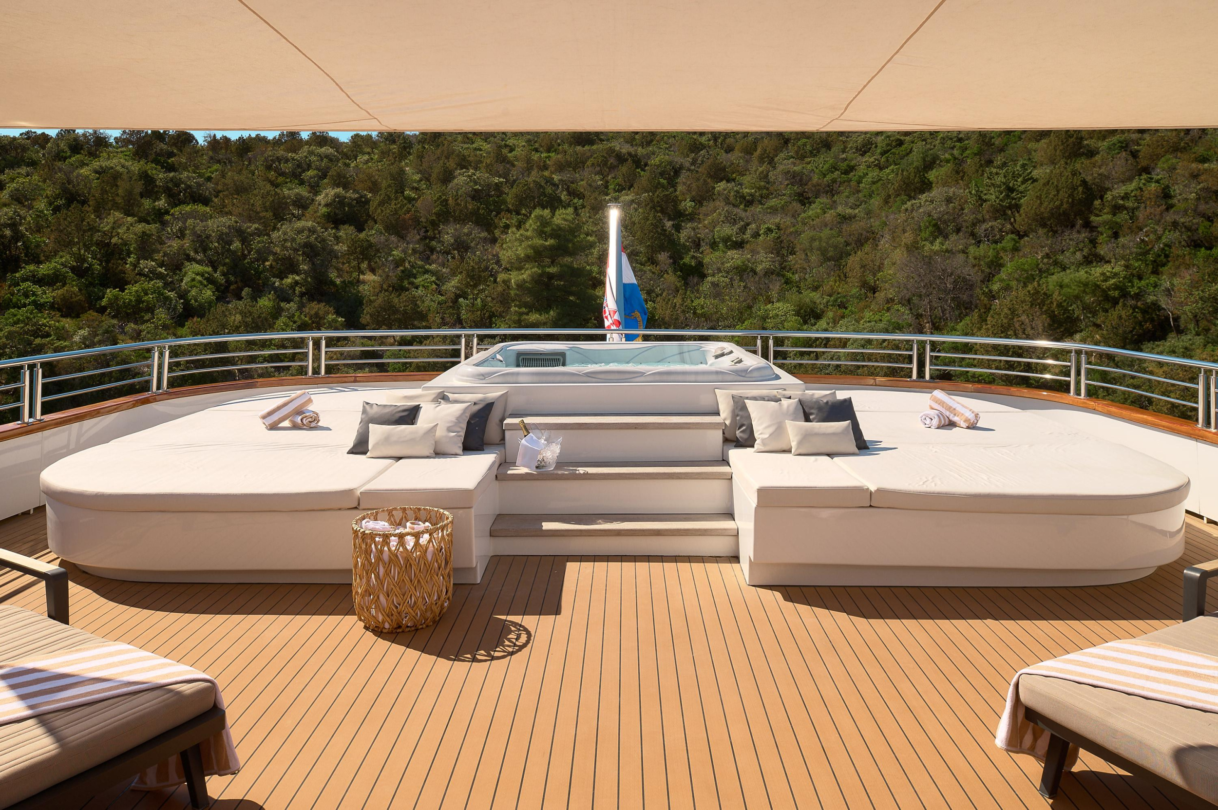 Photo #26 - Motoryacht Cristal (Cristal) in Split - 19911