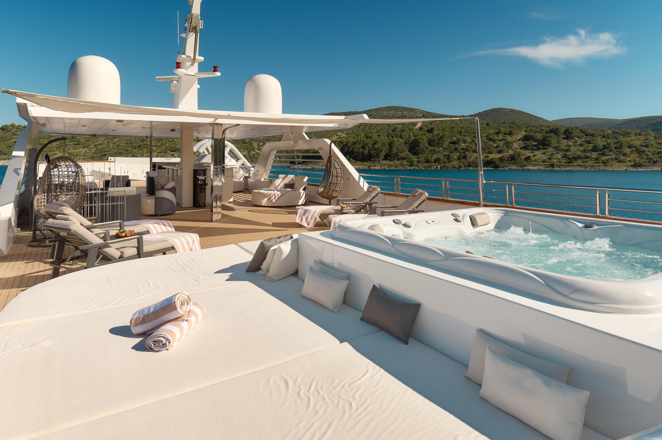 Photo #7 - Motoryacht Cristal (Cristal) in Split - 19911