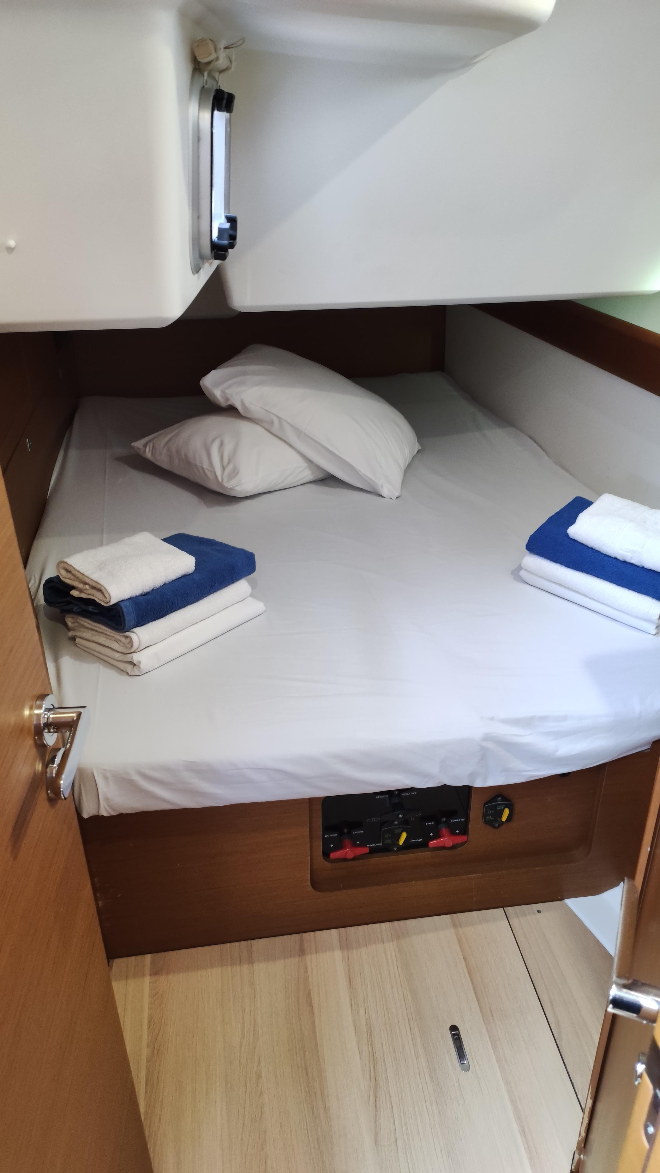 Photo #7 - Sun Odyssey 519 (Amfithoe) in Volos - 11332