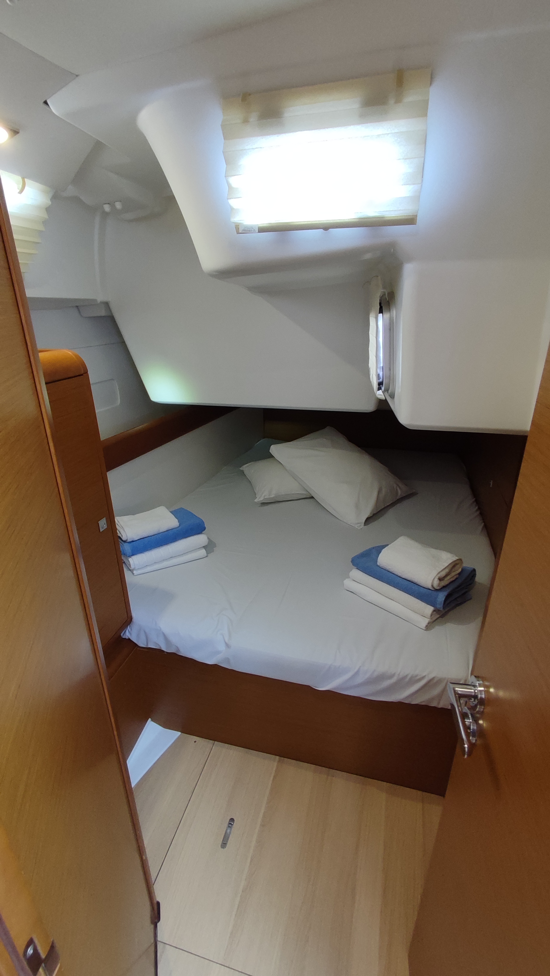 Photo #8 - Sun Odyssey 519 (Amfithoe) in Volos - 11332
