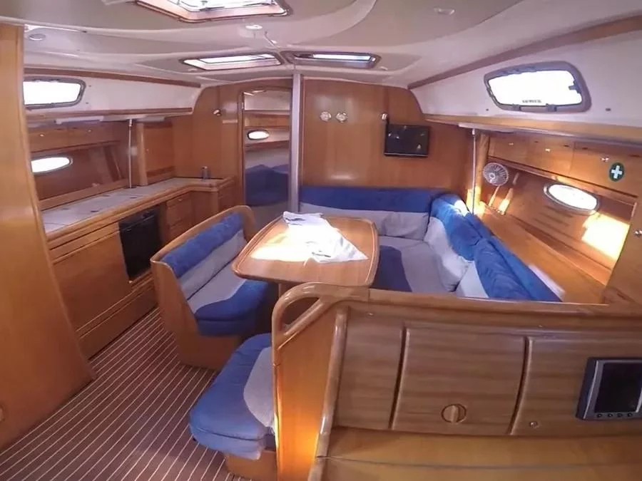 Bavaria 39 (Orestis) Interior image - 8