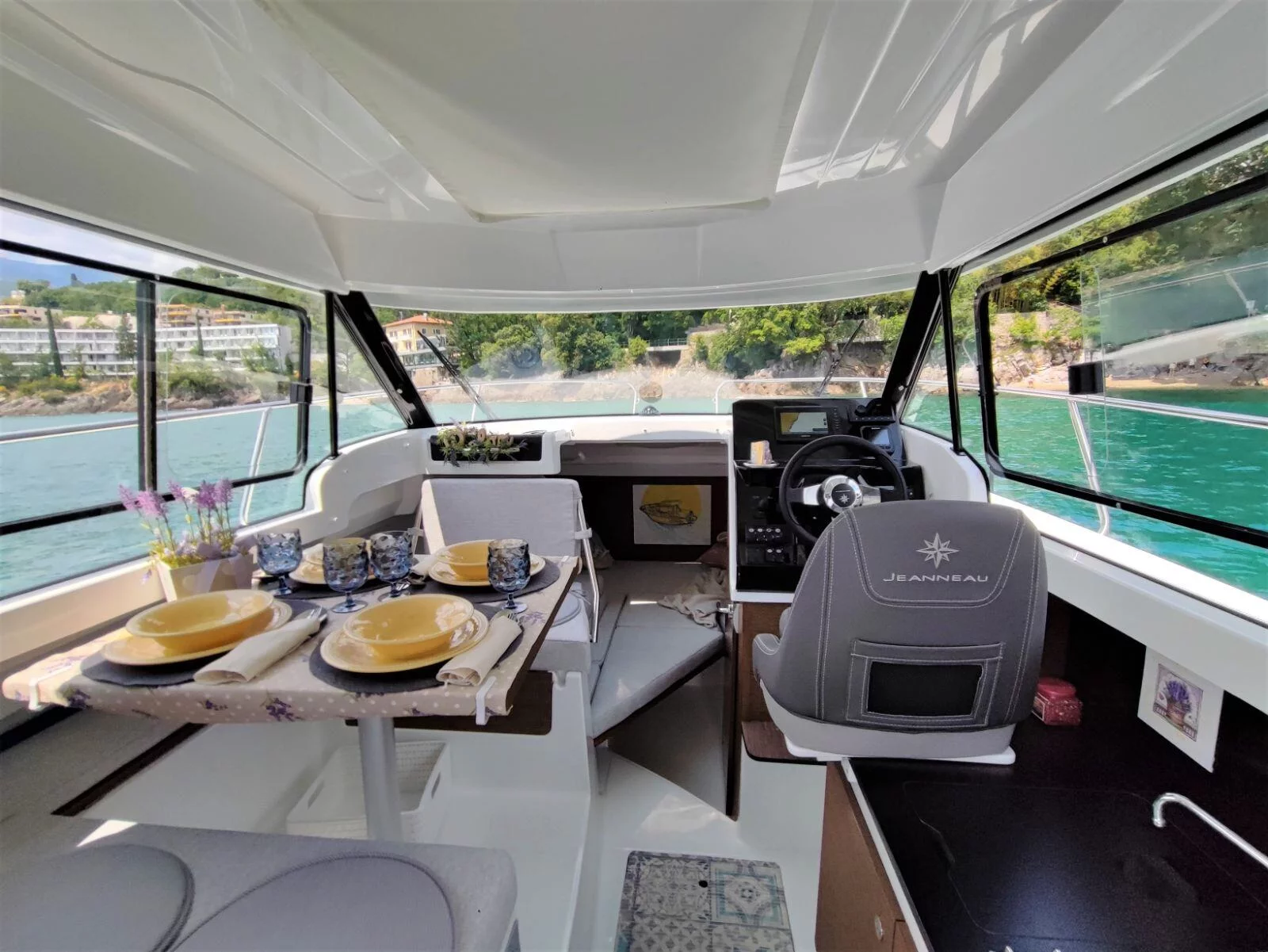 Merry Fisher 695 (SUNNY DAY) Interior image - 9