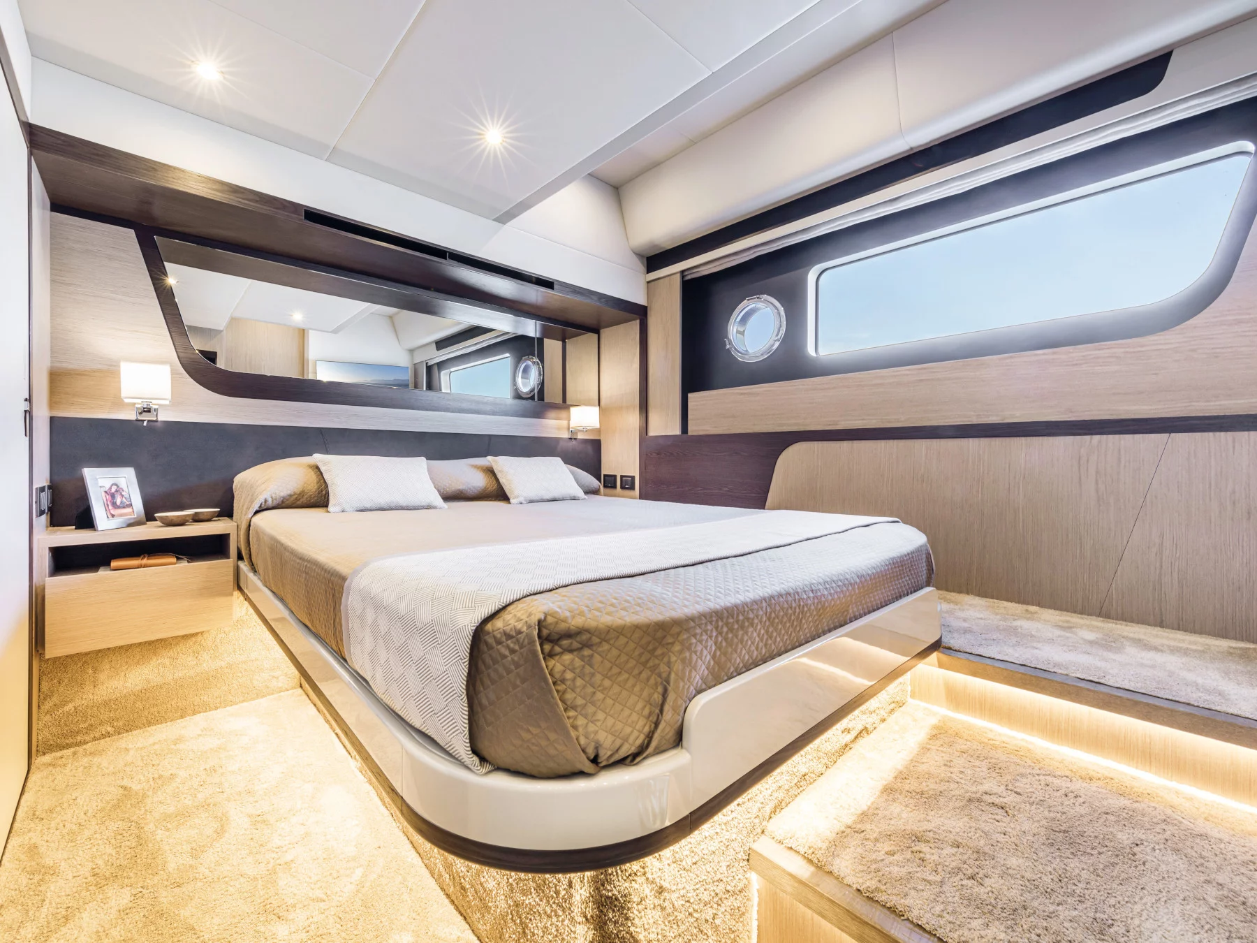 Absolute 47 Fly (Riaz Tahia) Interior image - 4