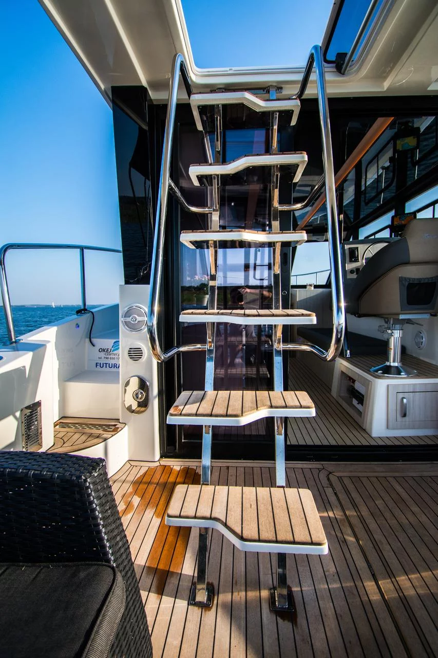 Futura 40 Grand Horizon (Futura 40 Grand Horizon #2)  - 9