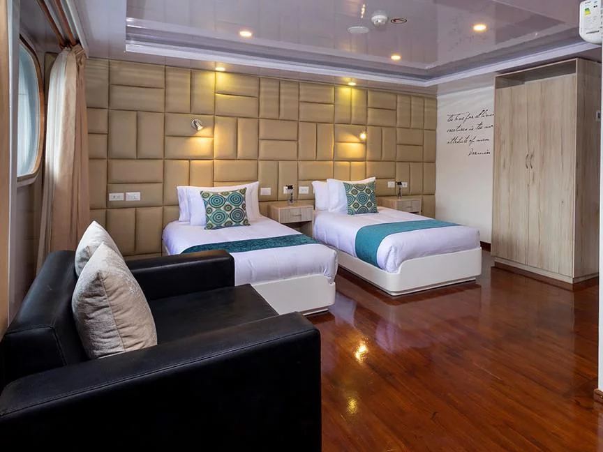 Power Cat - Petrel Cabin (Petrel) Interior image - 3