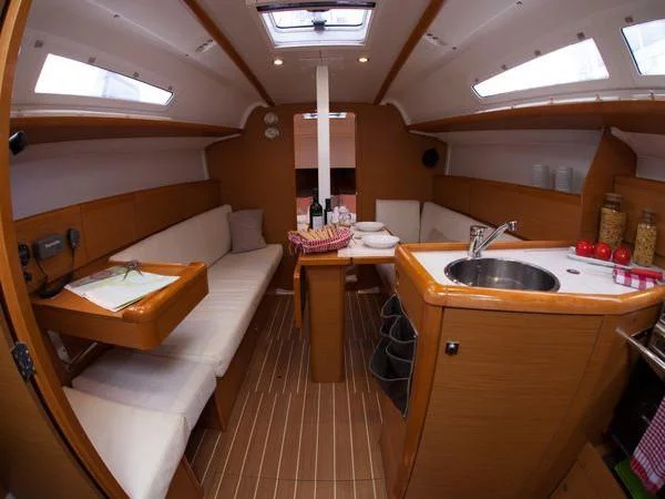 Jeanneau Sun Odyssey 33i (Mare Doro) Interior image - 2