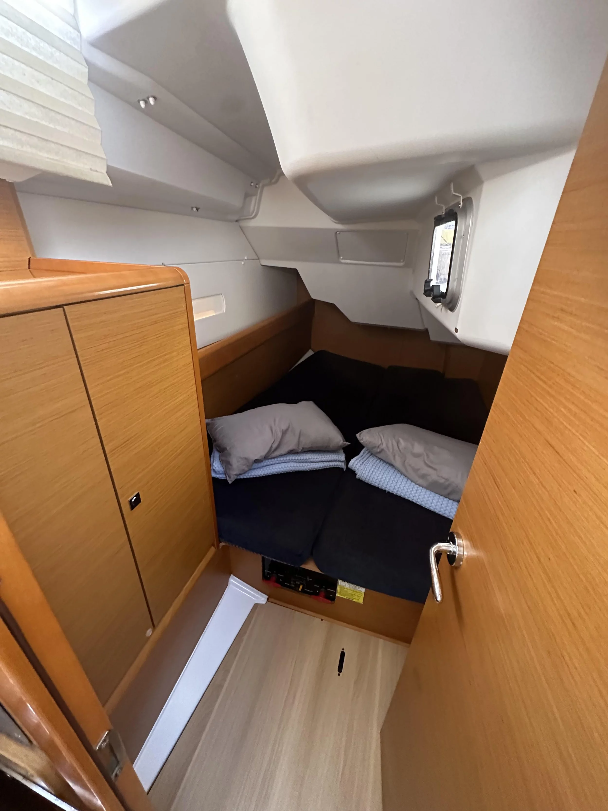 Sun Odyssey 379 (OYSTER SHELL)  - 11