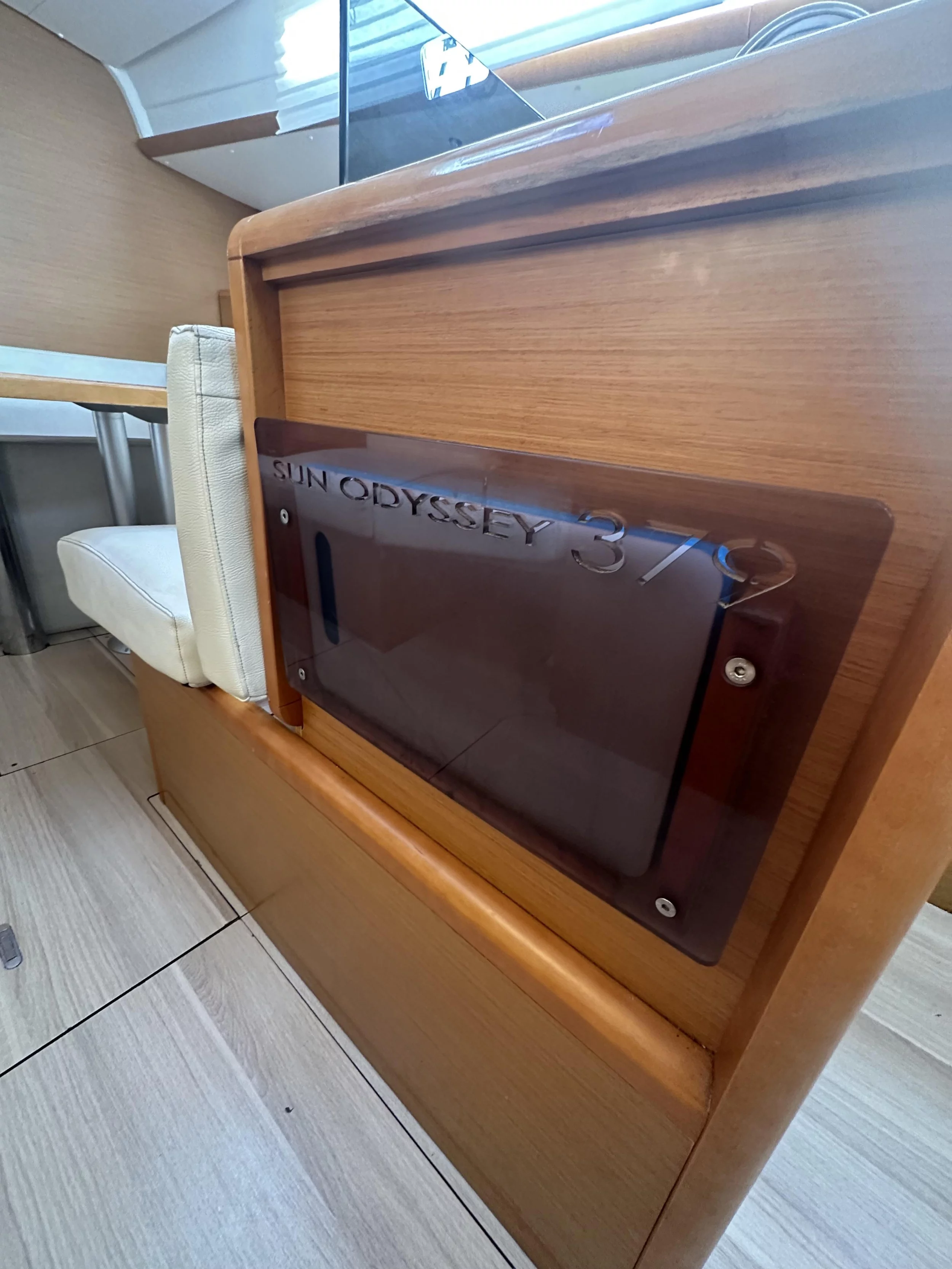 Sun Odyssey 379 (OYSTER SHELL)  - 4