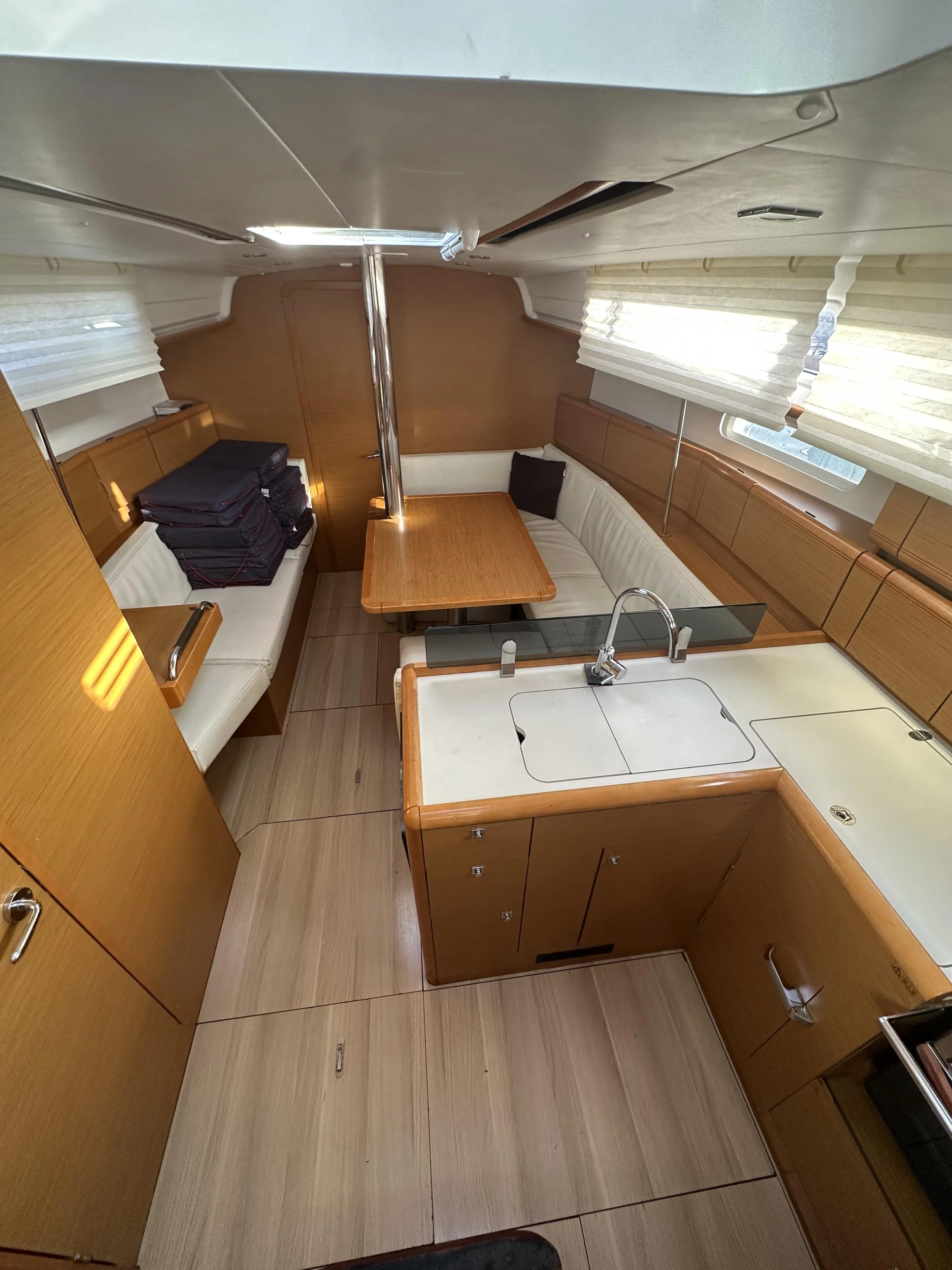 Sun Odyssey 379 (OYSTER SHELL)  - 13