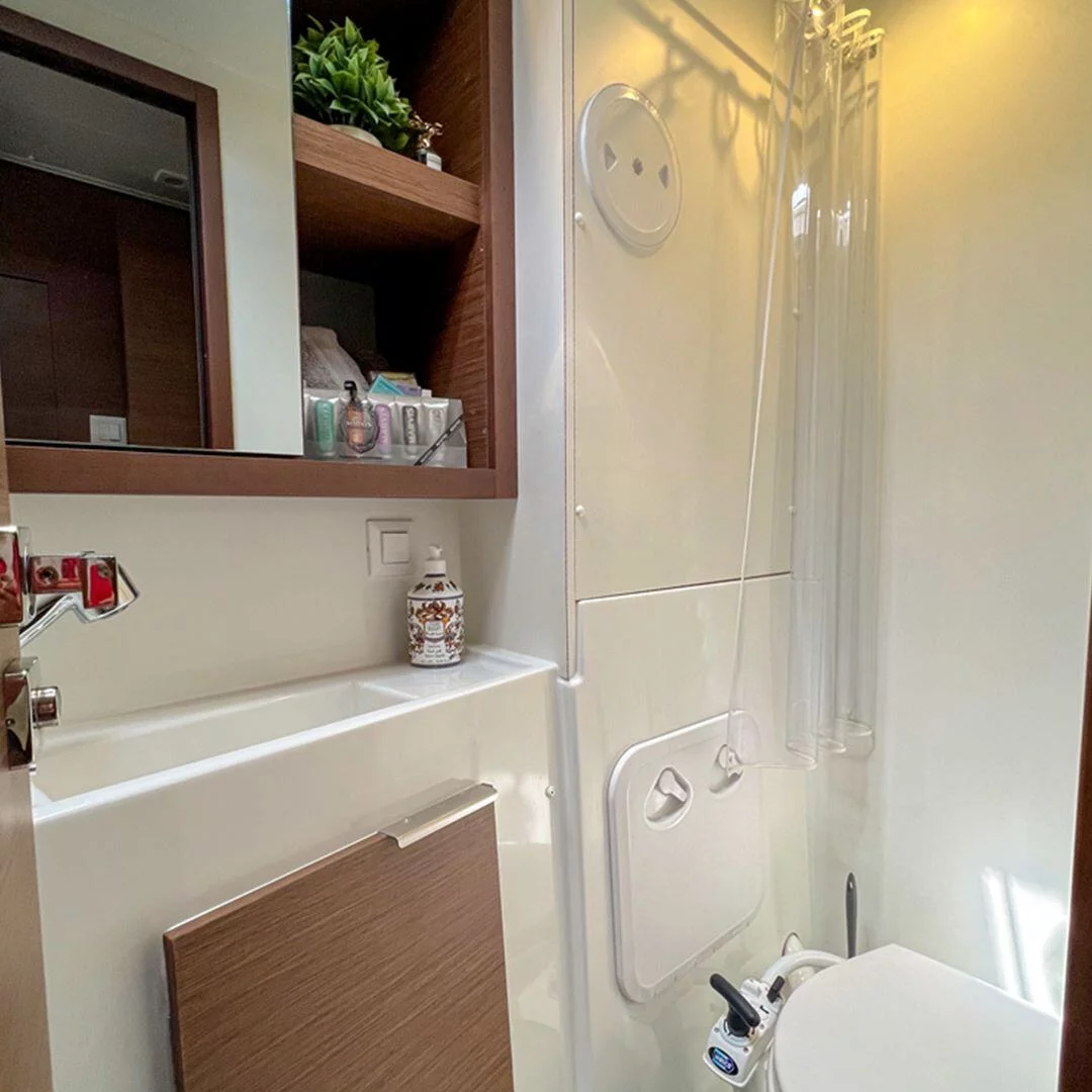 Lagoon 40 (WHITE)  - 1