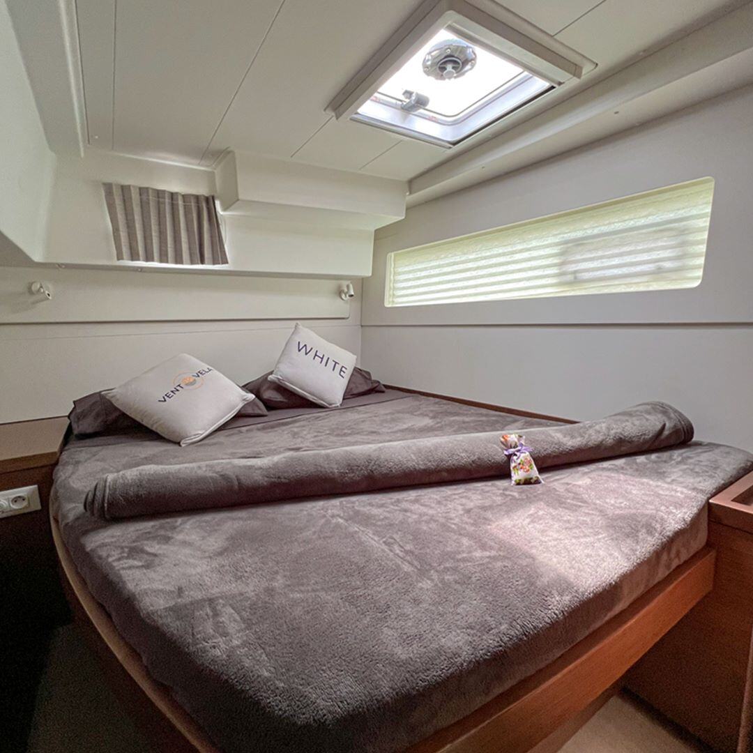 Photo #5 - Lagoon 40 (WHITE) in Salerno - 61042
