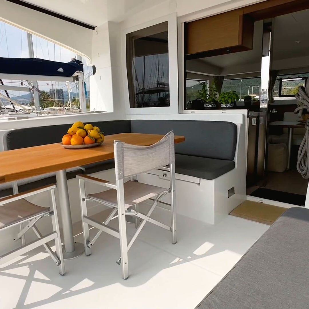 Photo #3 - Lagoon 40 (WHITE) in Salerno - 61042
