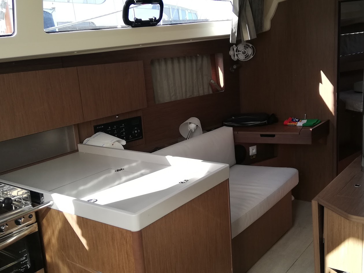 Photo #3 - Oceanis 38.1 (Chica) in Vibo Marina - 61429