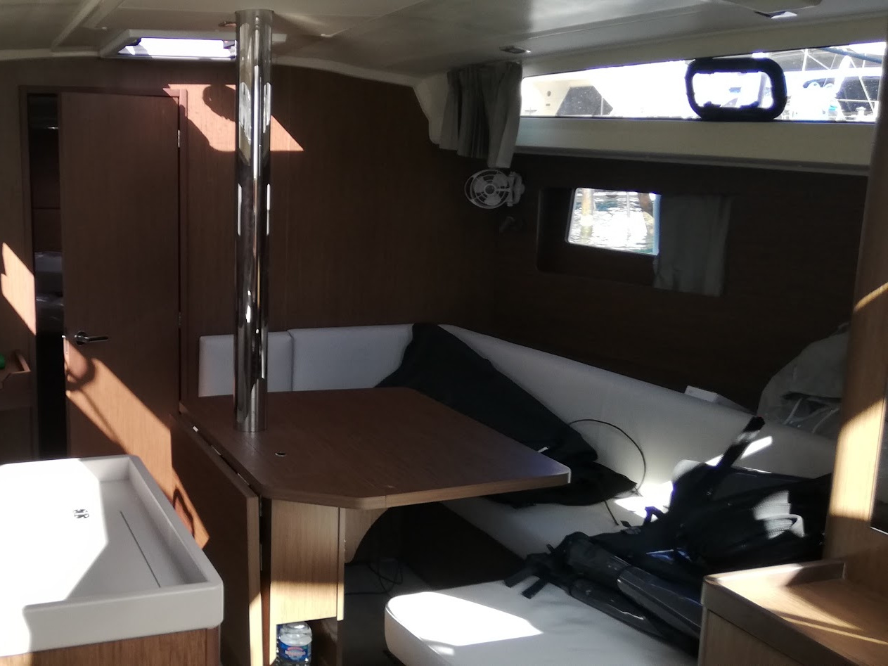 Photo #6 - Oceanis 38.1 (Chica) in Vibo Marina - 61429