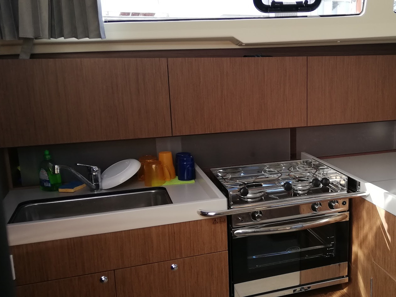 Photo #5 - Oceanis 38.1 (Chica) in Vibo Marina - 61429