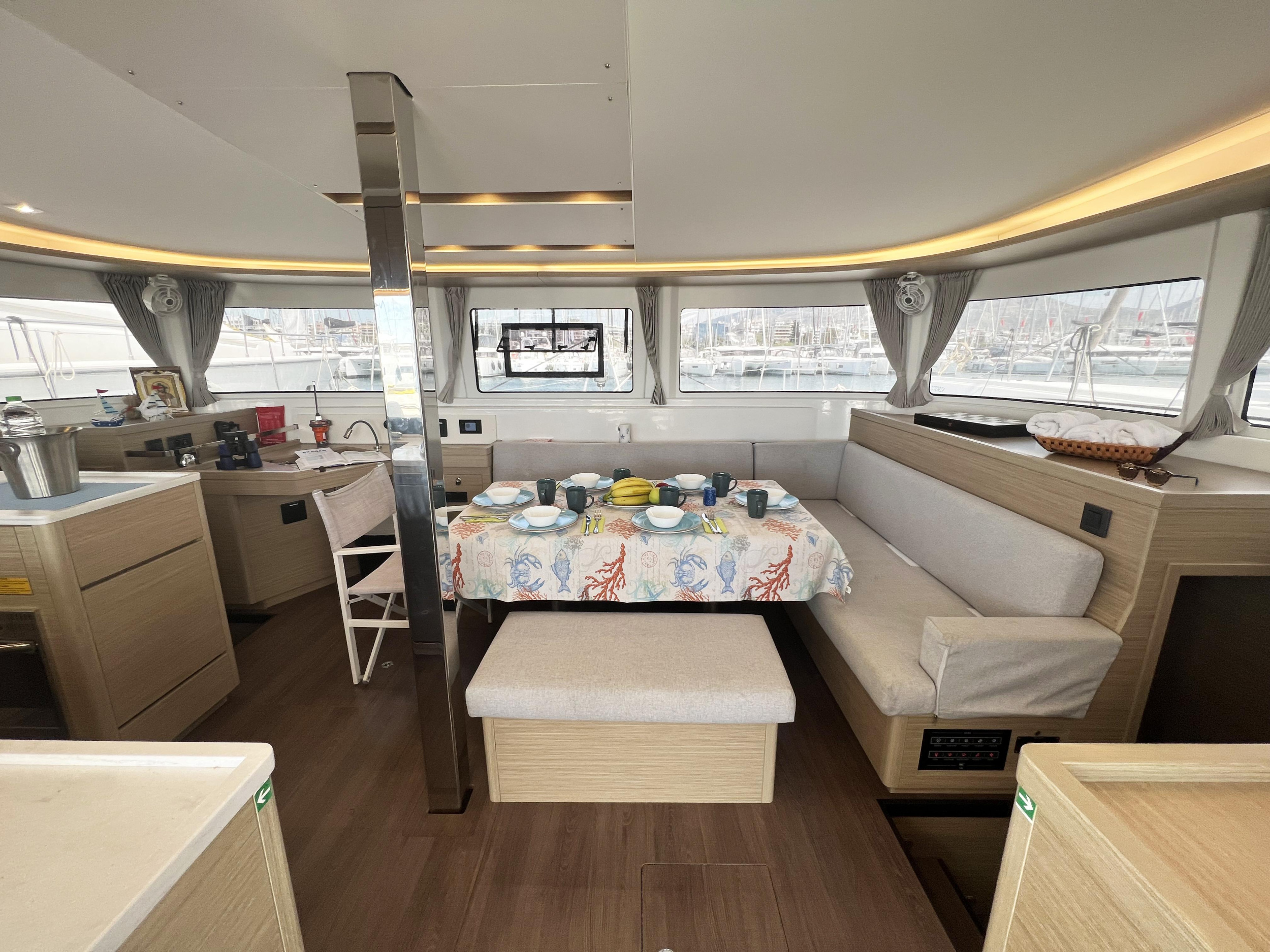 Photo #3 - Lagoon 46 (MOONDANCE (, , watermaker) Skippered Only) en Atenas - 18216