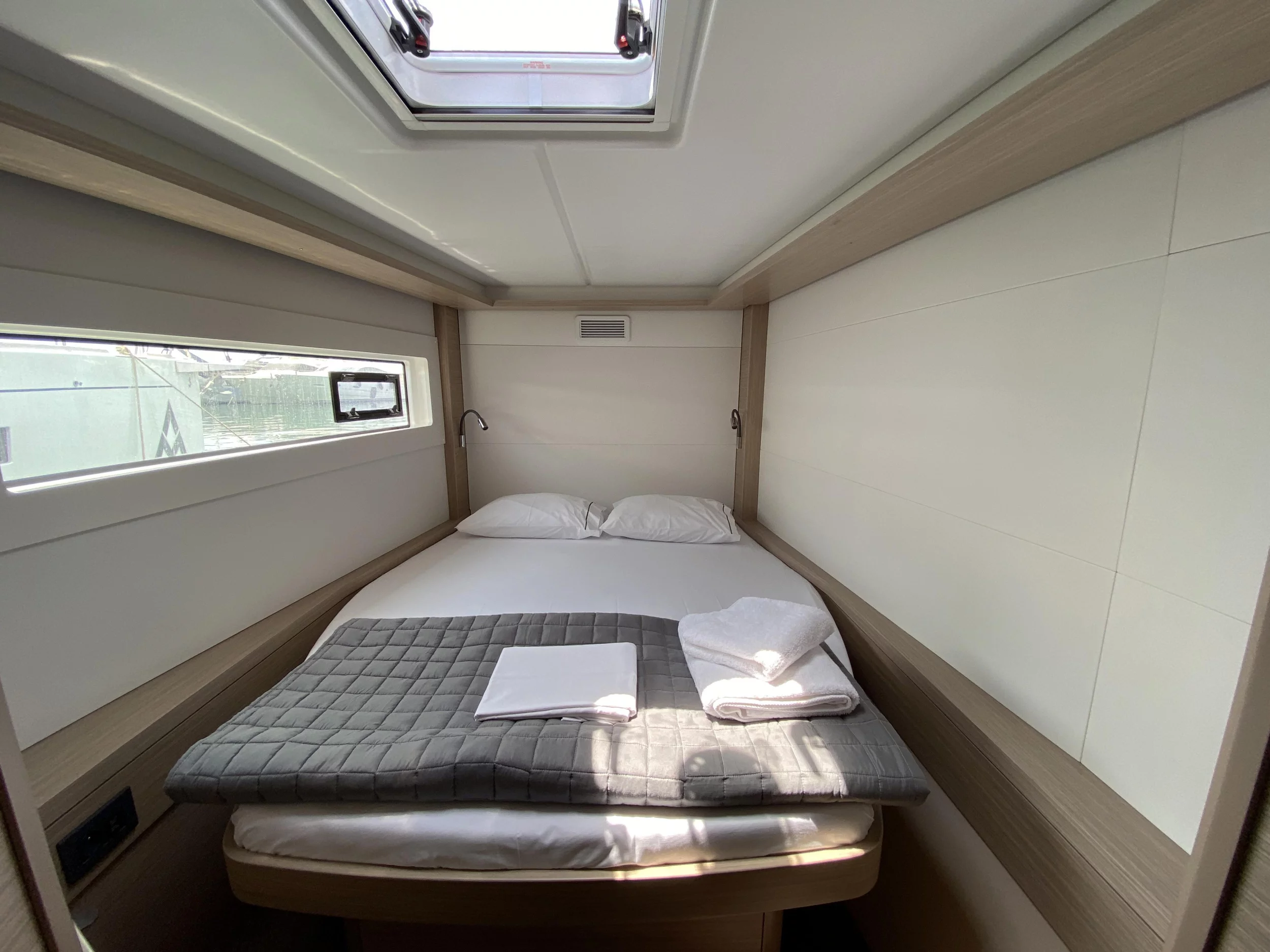 Lagoon 46 (MOONDANCE (, , watermaker) Skippered Only)  - 5