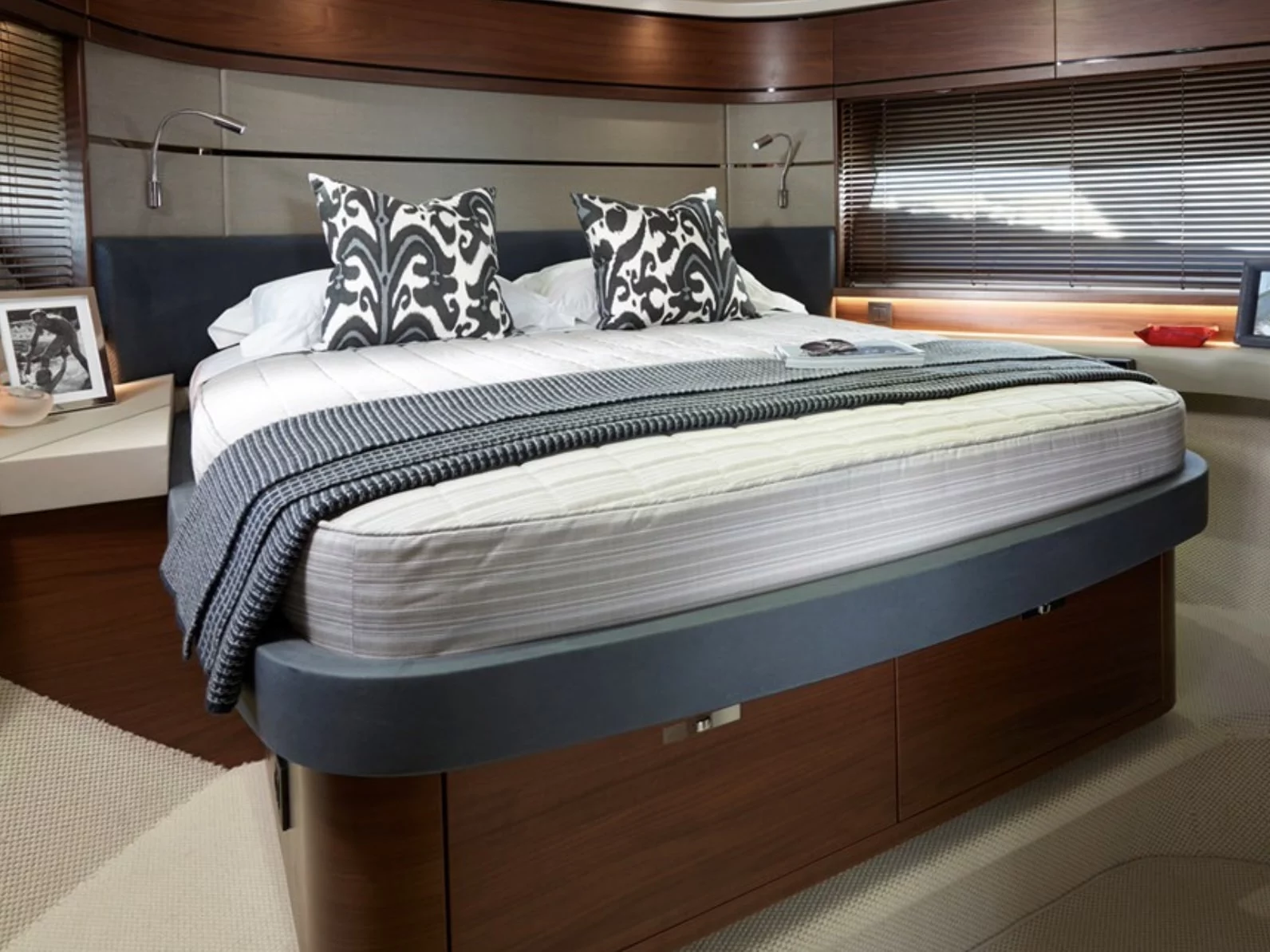 Princess S65 Sport Flybridge (Far & Away)  - 9