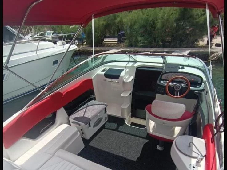 Regal 2250 (Red Hood) Interior image - 5