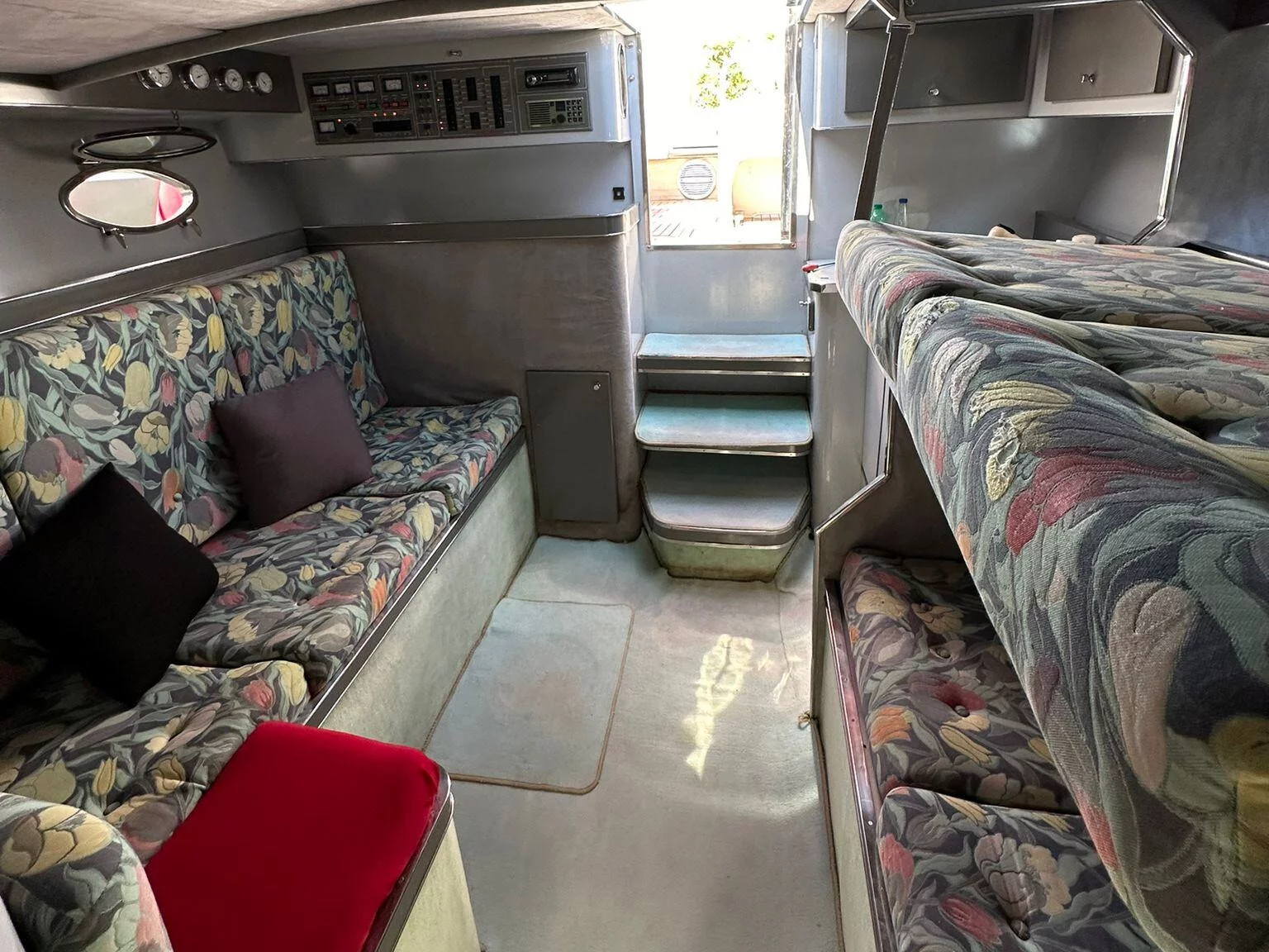 Rivercraft 43 (Razzorfei II) Interior image - 6