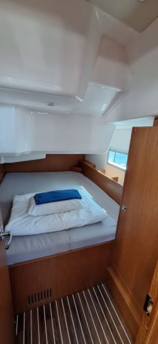 Photo #12 - Bavaria C38 (Papagena) in Trogir - 22401